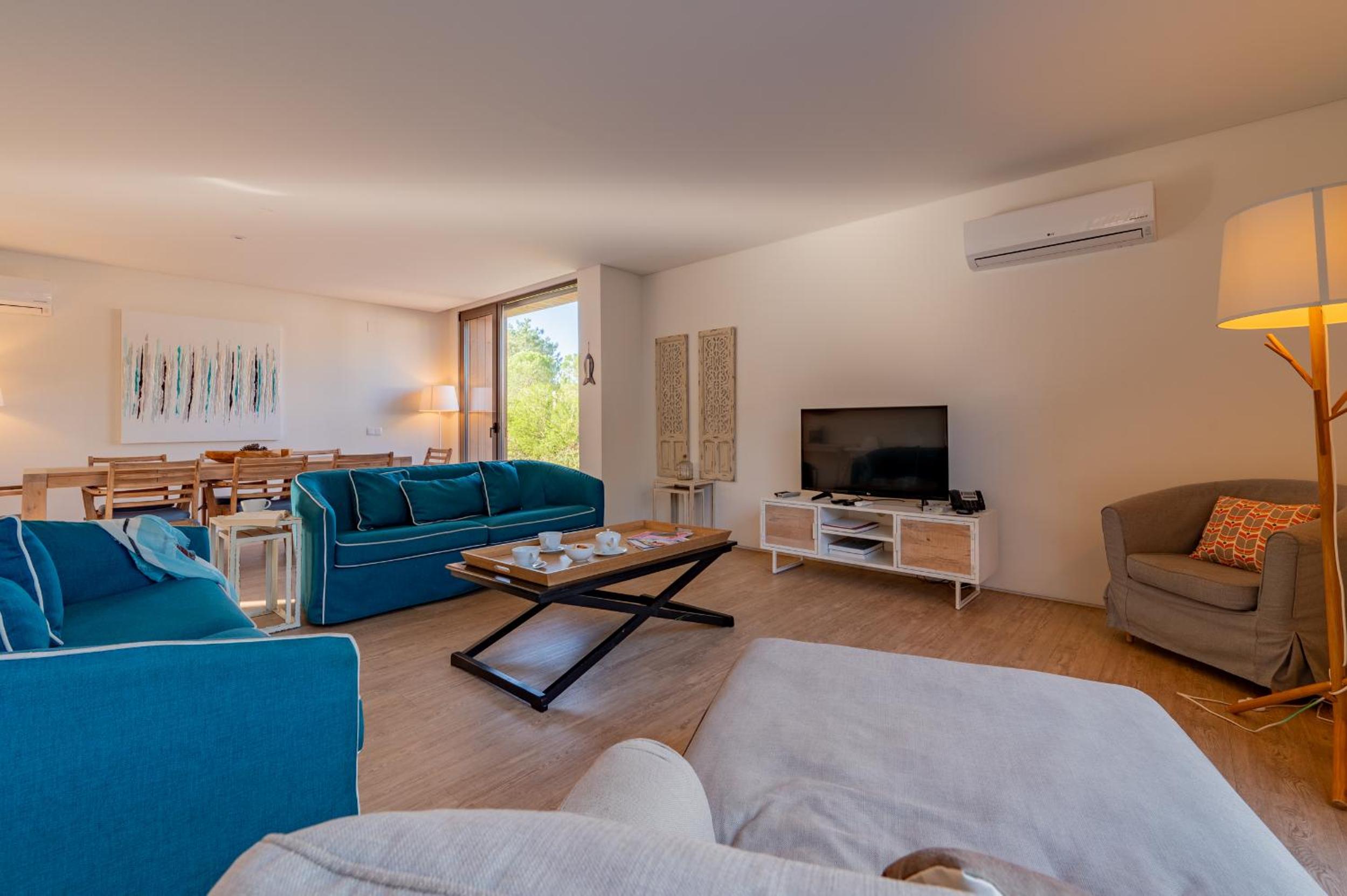 Deluxe Four-Bedroom Villa with Swimming Pool