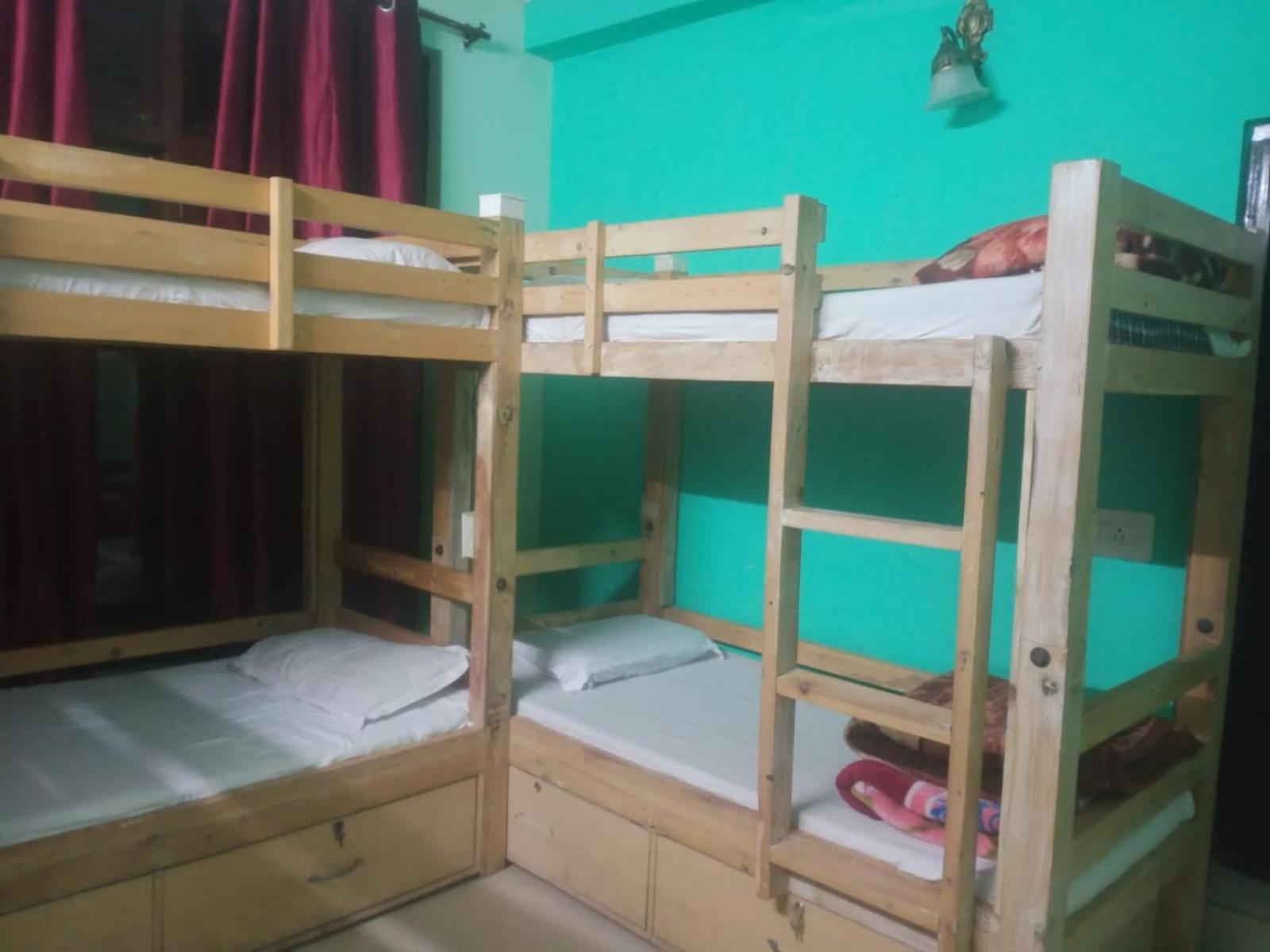 Bed in 6-Bed Mixed Dormitory Room photo 2
