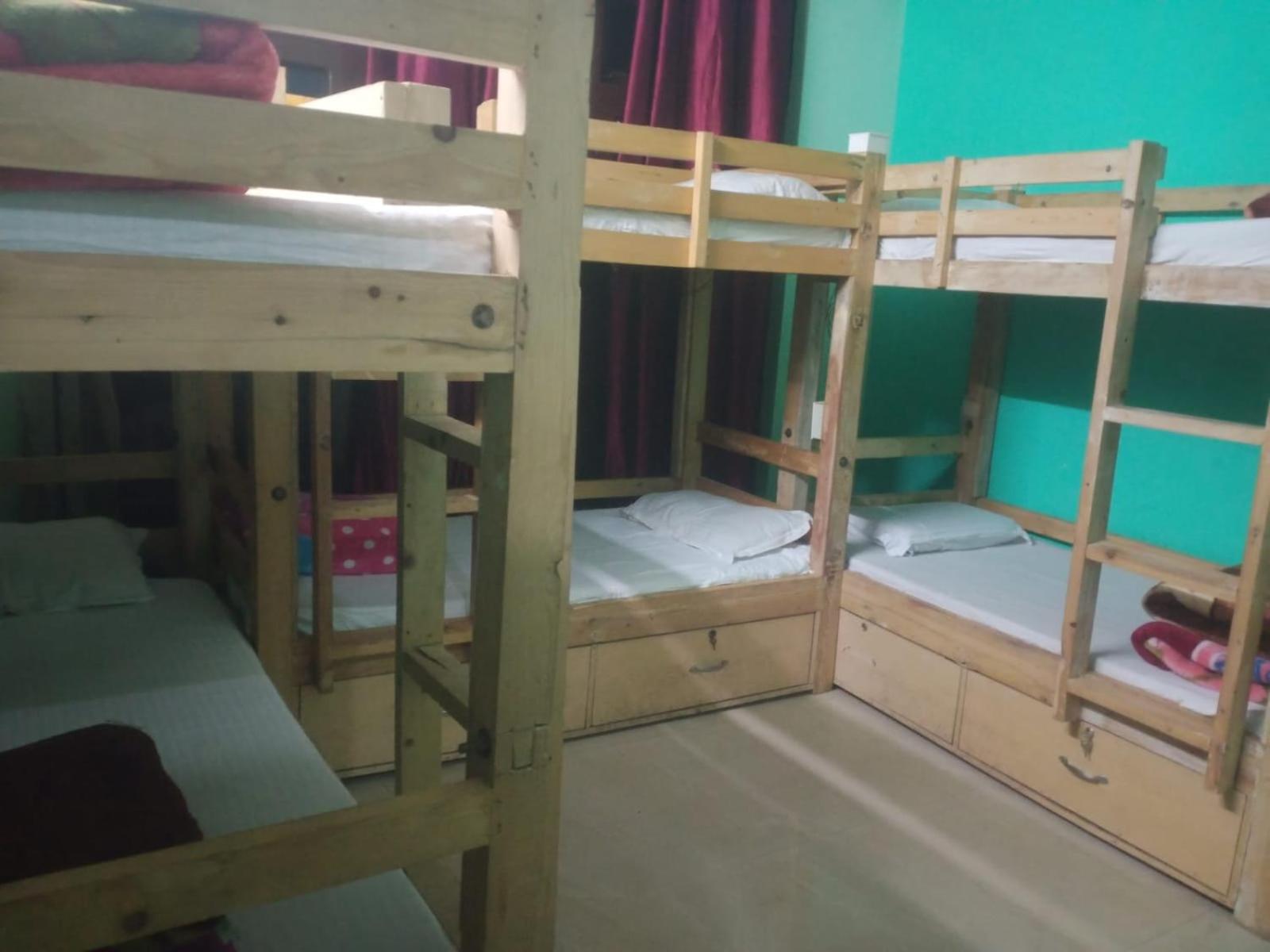 Bed in 6-Bed Mixed Dormitory Room photo 3