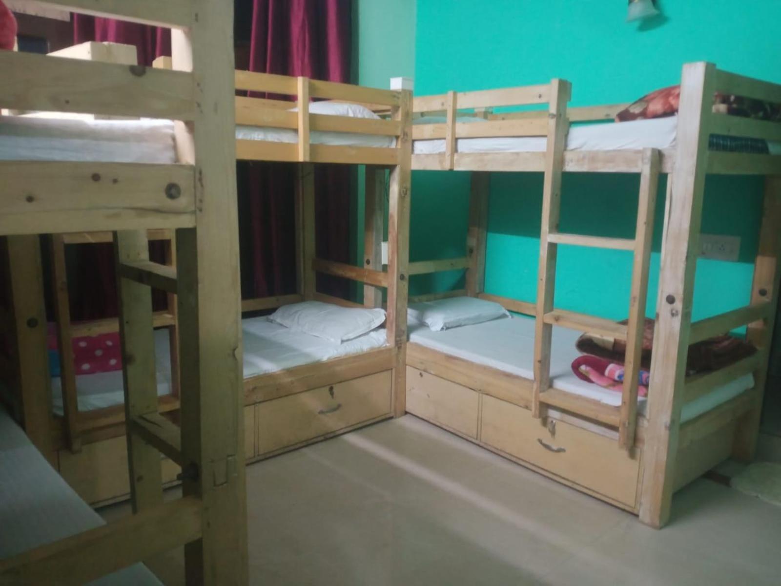 Bed in 6-Bed Mixed Dormitory Room photo 1