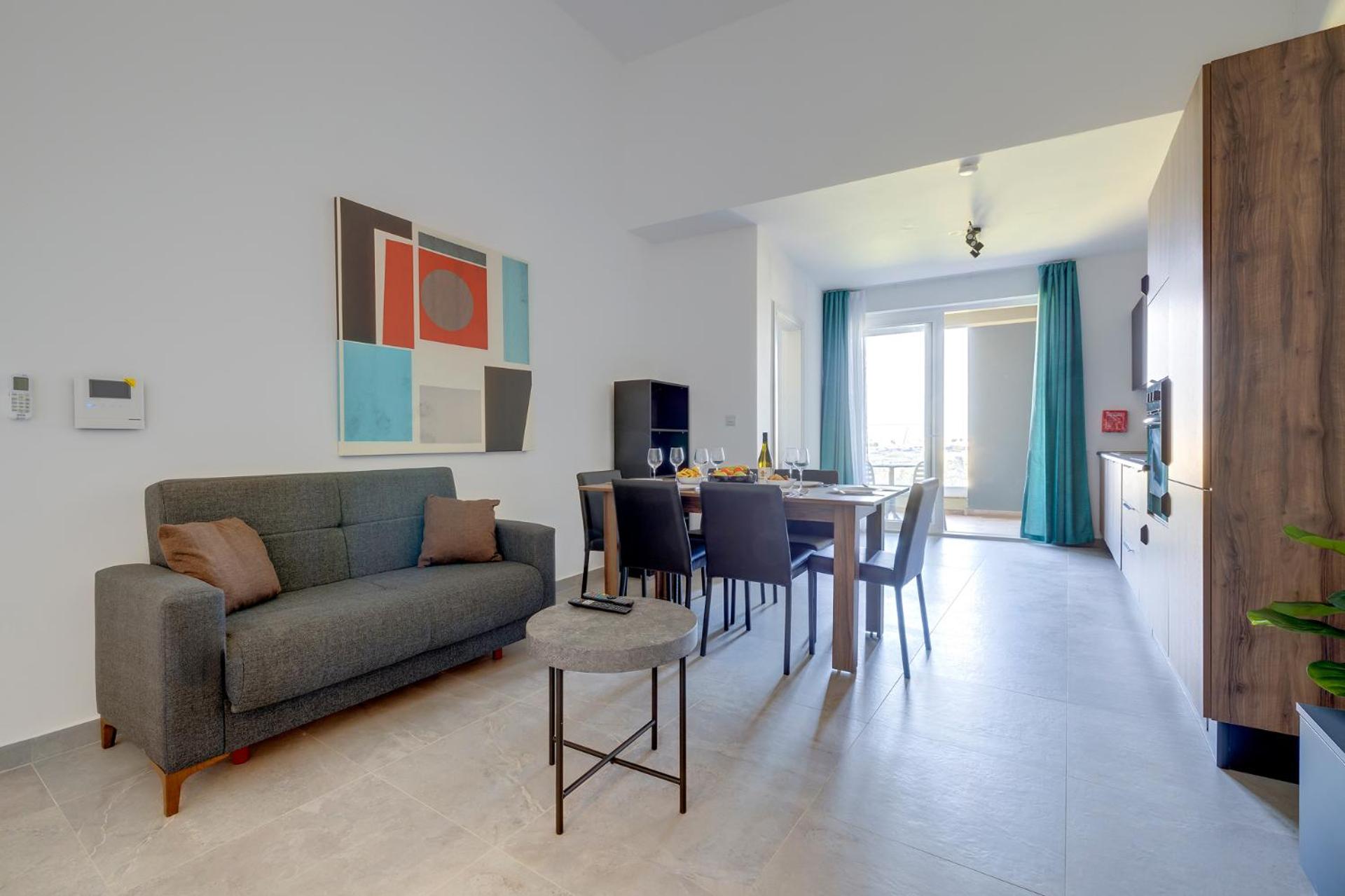Deluxe Apartment with Balcony and shared Pool