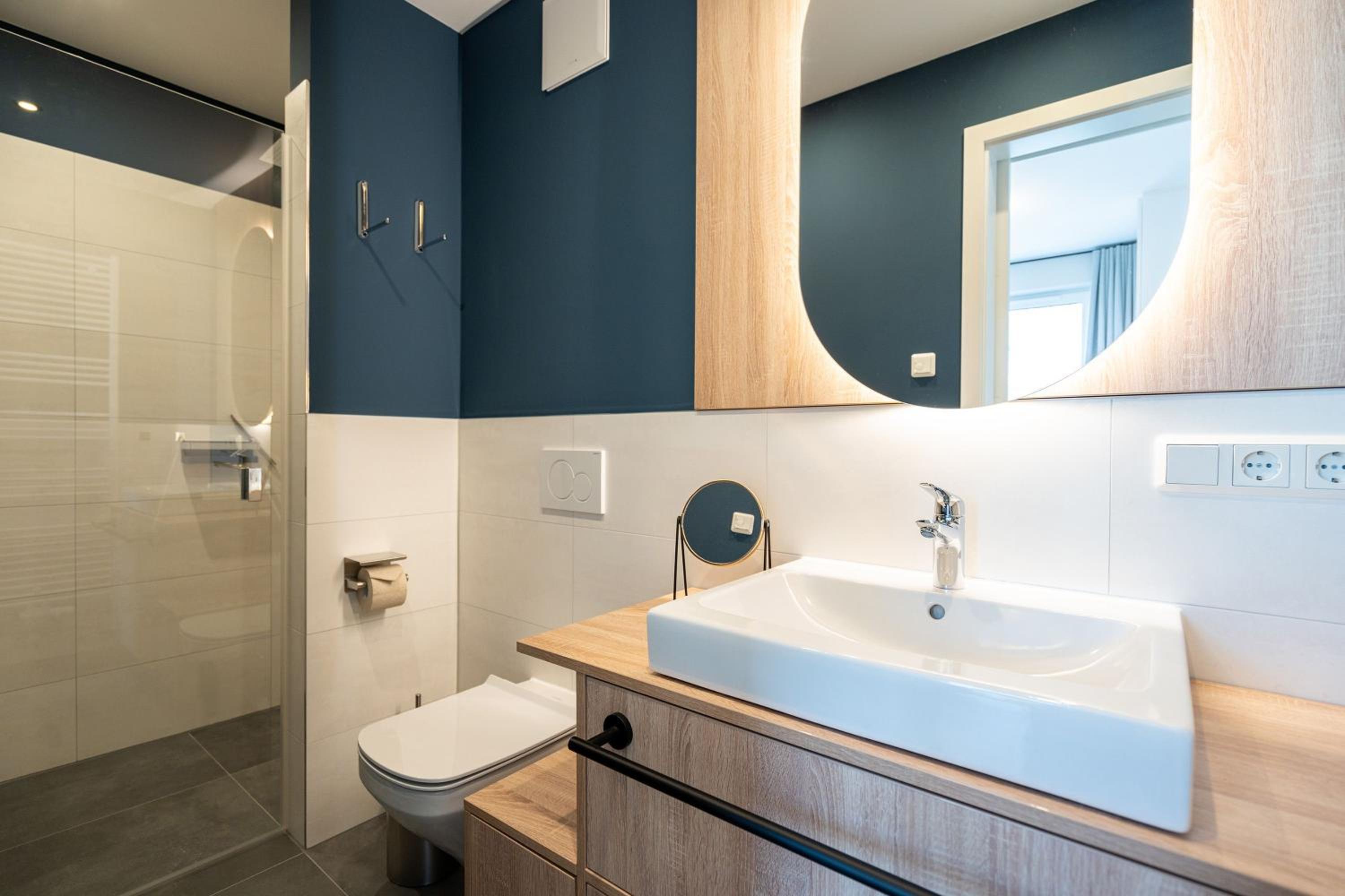 Two-Bedroom Apartment with Balcony photo 2