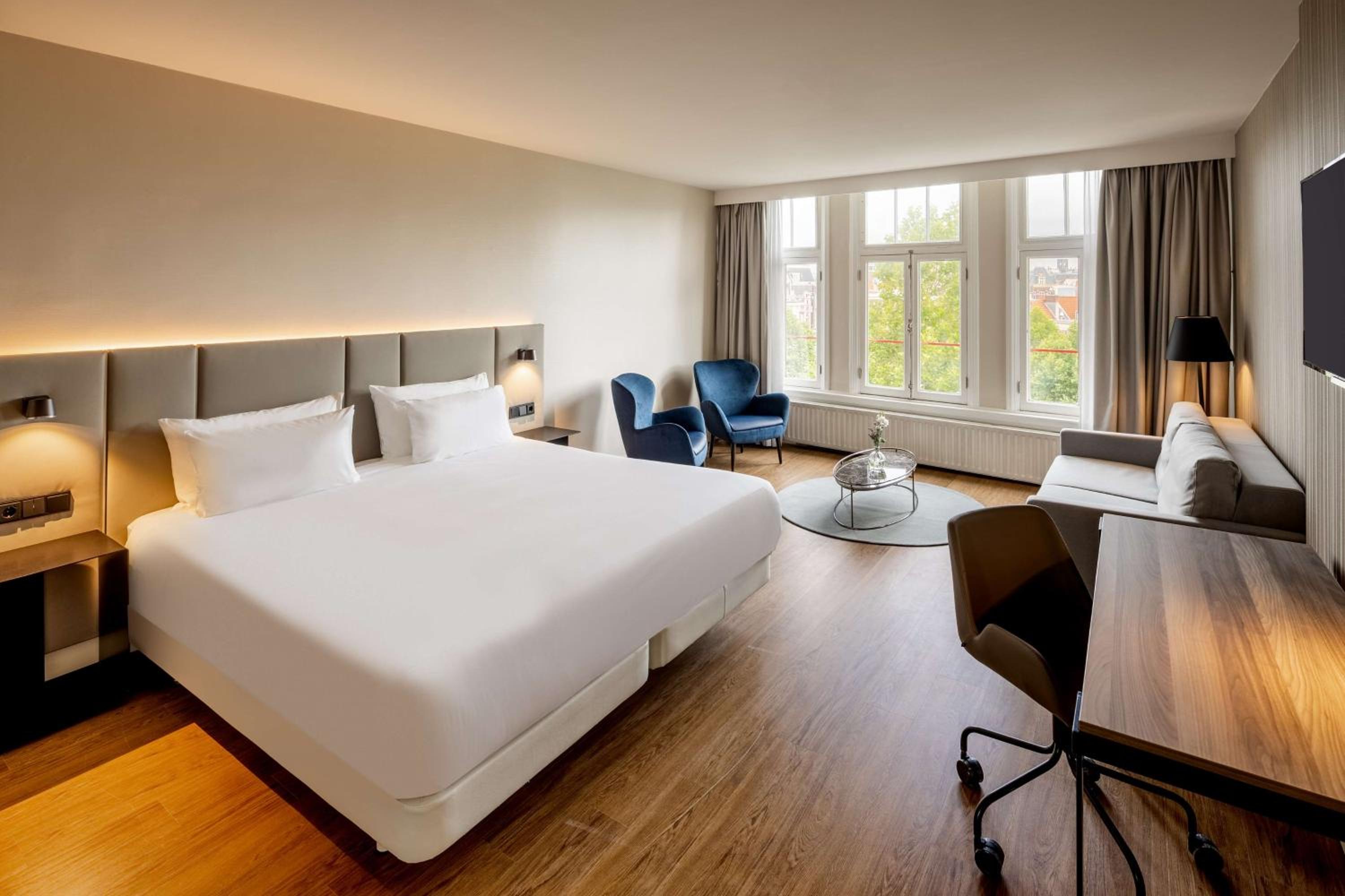 Junior Suite with Extra Bed (2 Adults + 1 Child) photo 3
