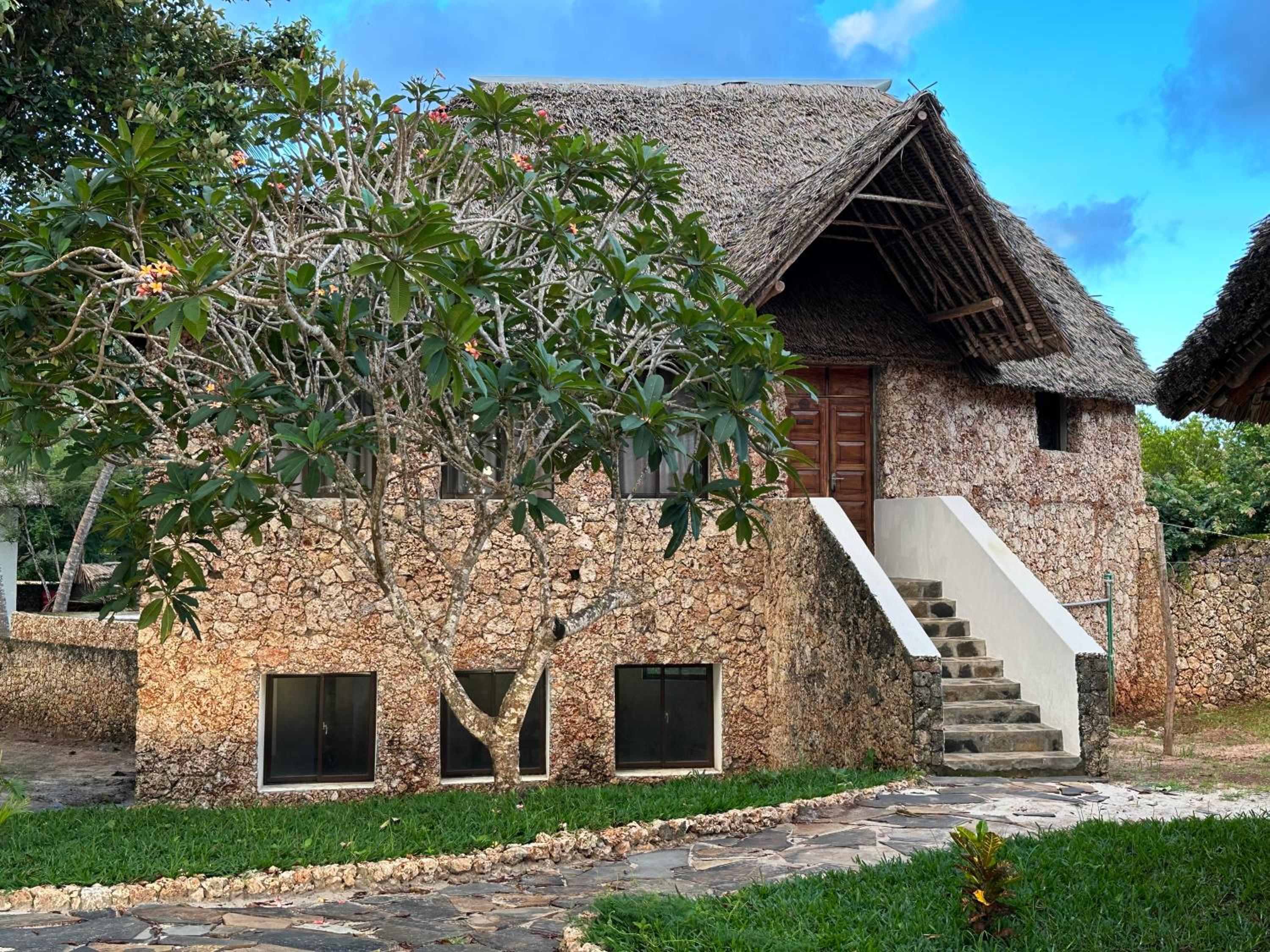 Superior Triple Room with Sea View - Photo 4