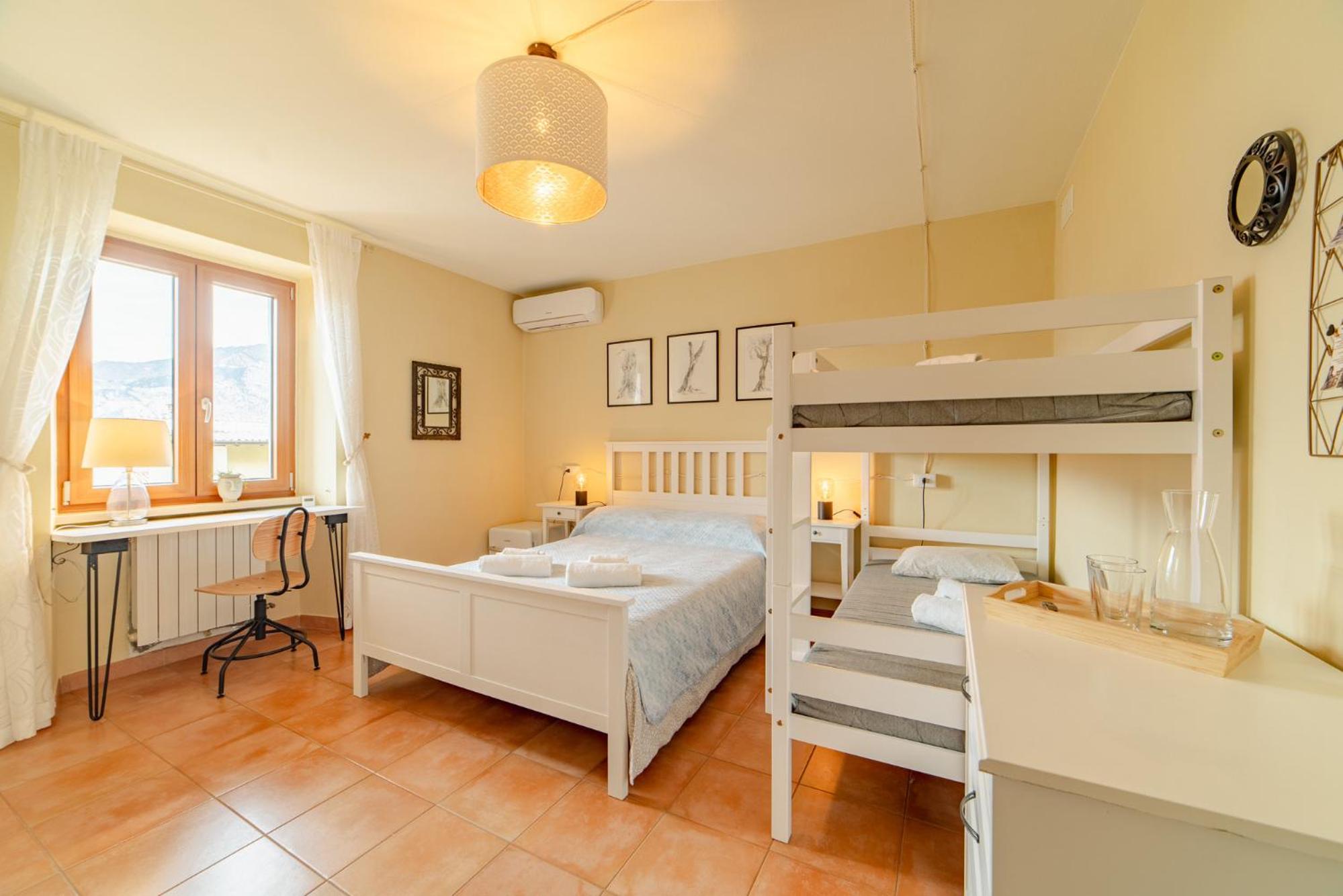 Quadruple Room with Lake View photo 3