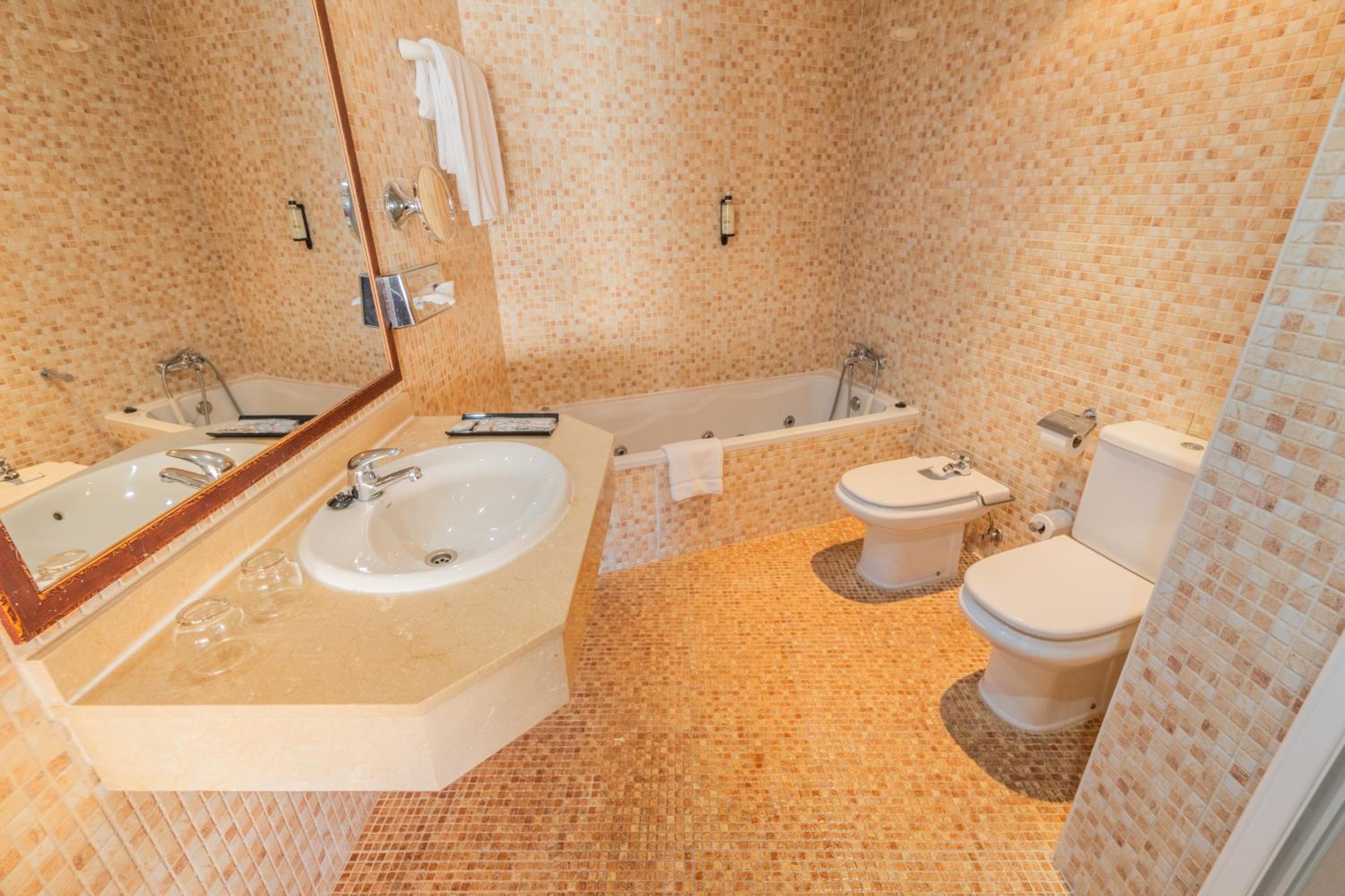 Junior Suite - Photo 9