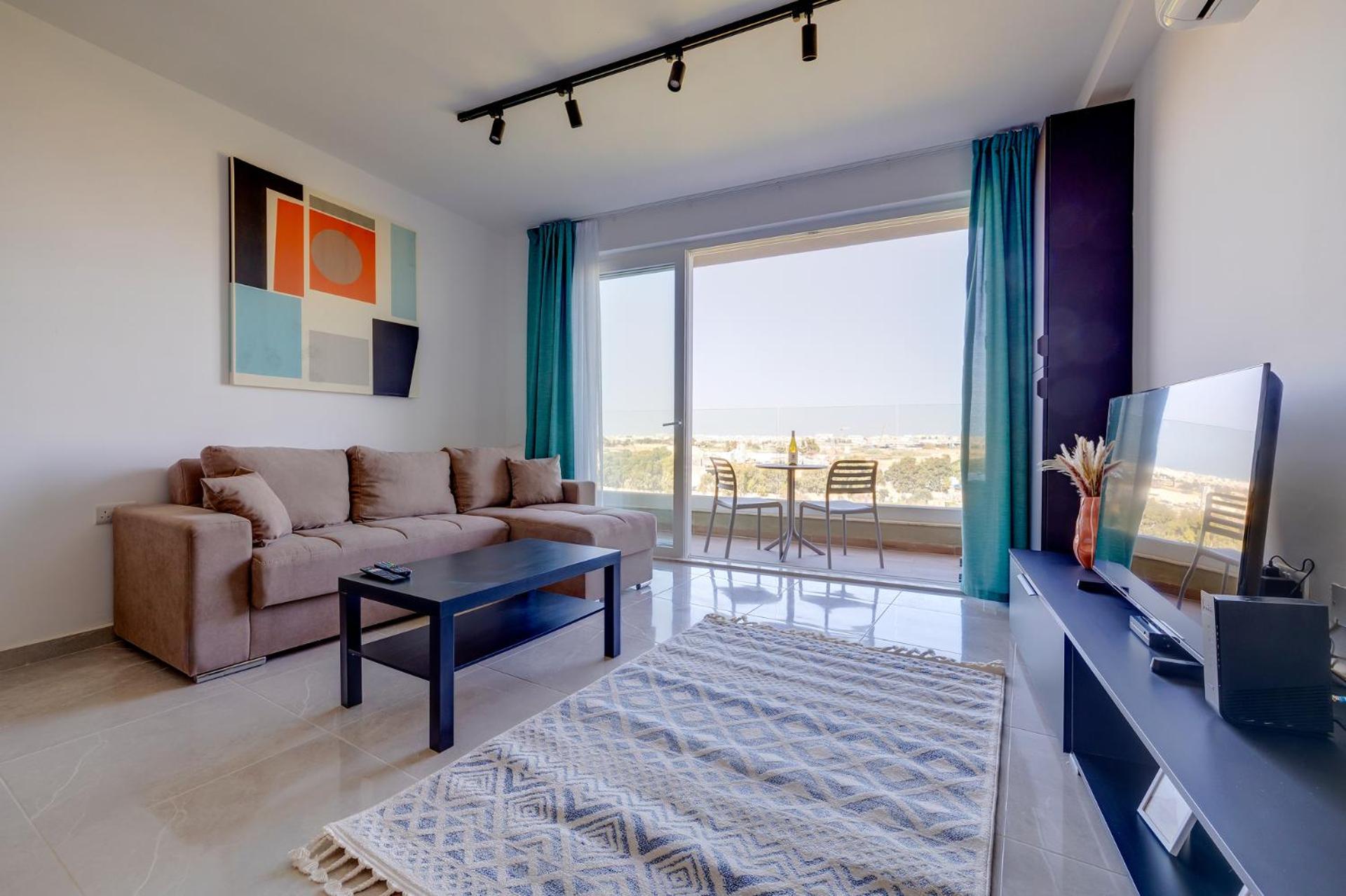 Deluxe Apartment with Balcony and shared Pool