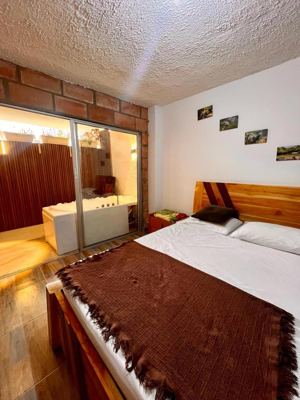 Queen Room with Spa Bath photo 1
