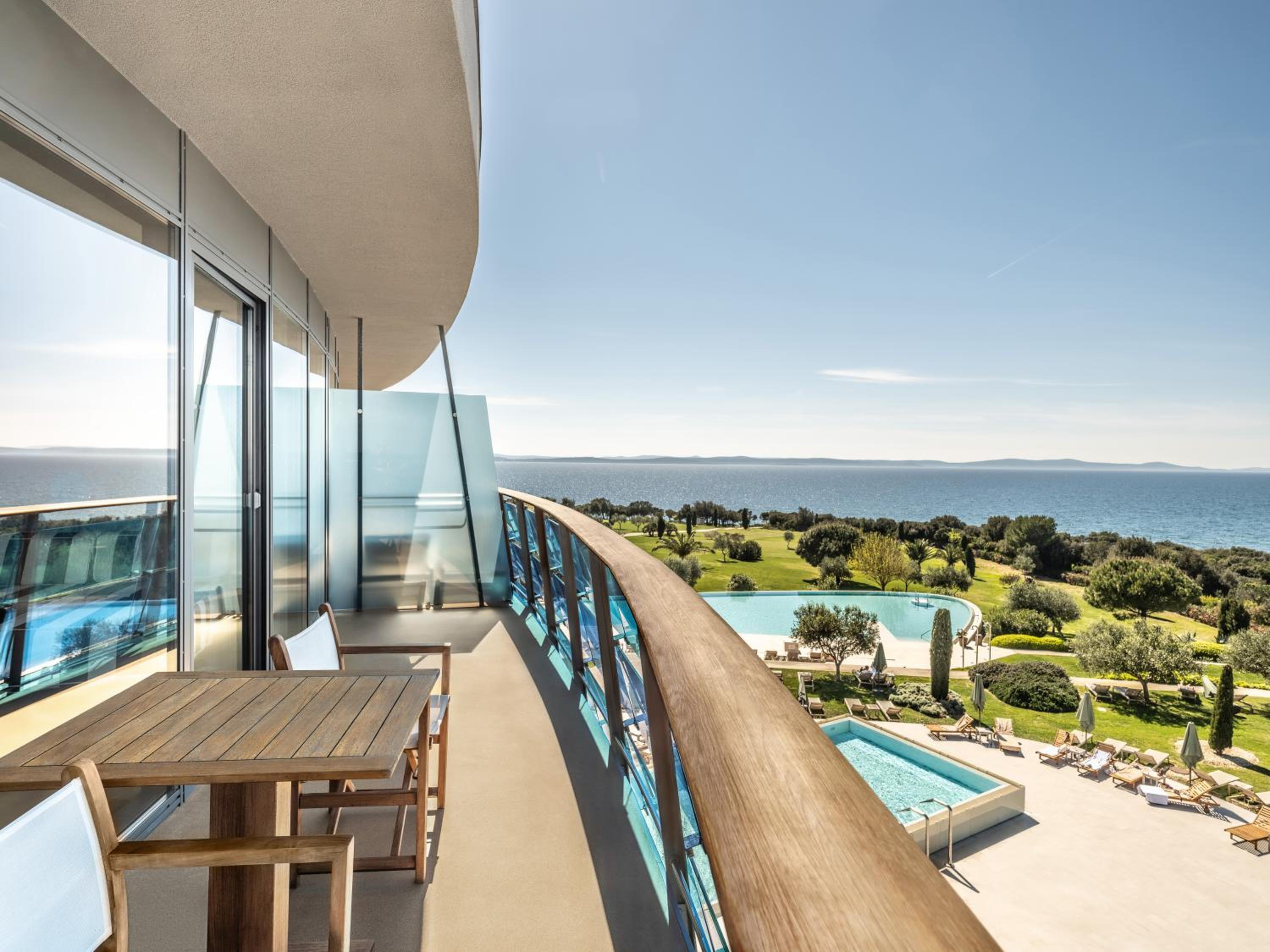 Junior Suite with Balcony and Sea View - Photo 3
