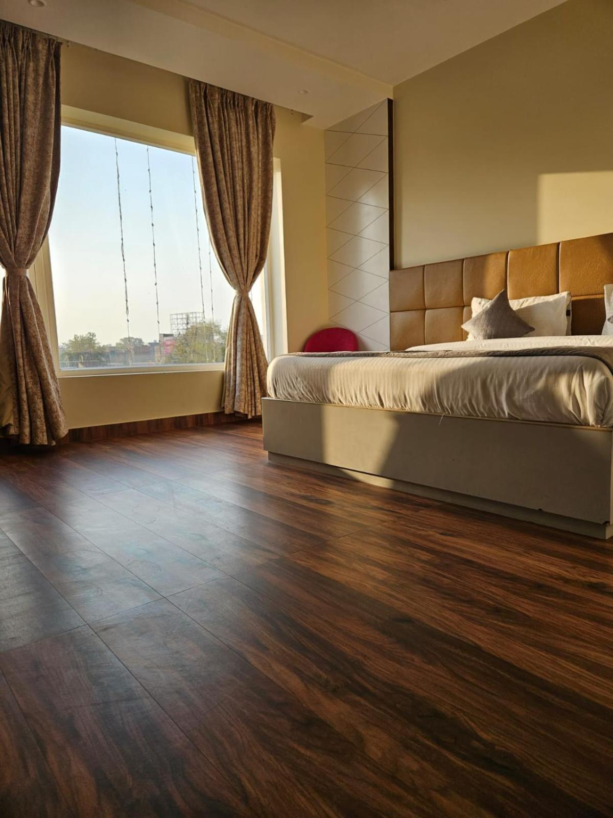 Deluxe Room - Photo 6