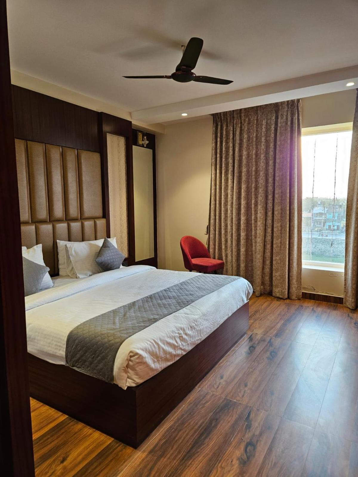 Deluxe Room - Photo 7