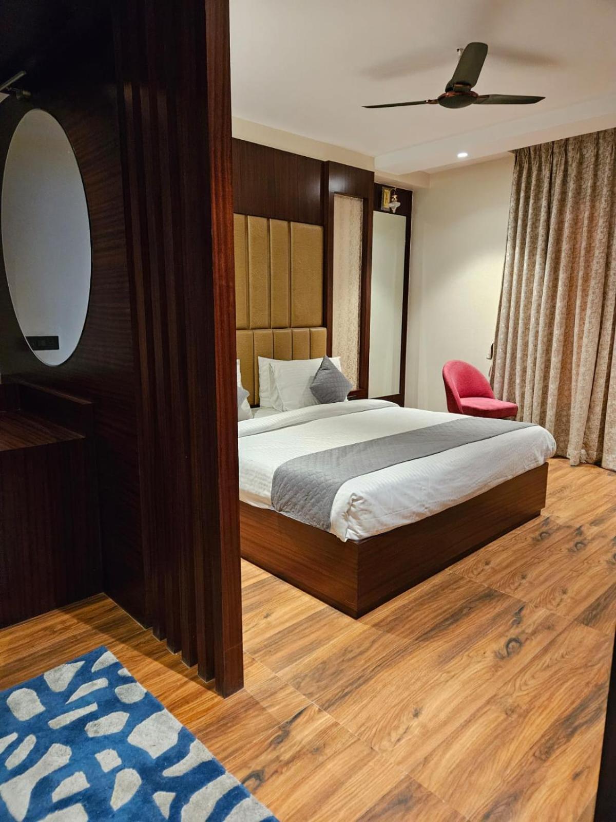 Deluxe Suite - Photo 17