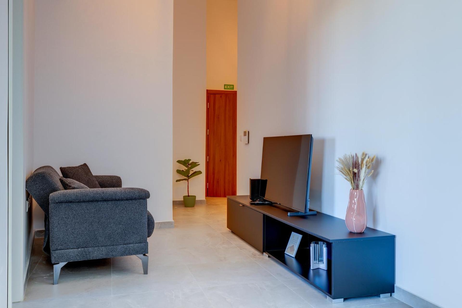 Deluxe Apartment with Balcony and shared Pool