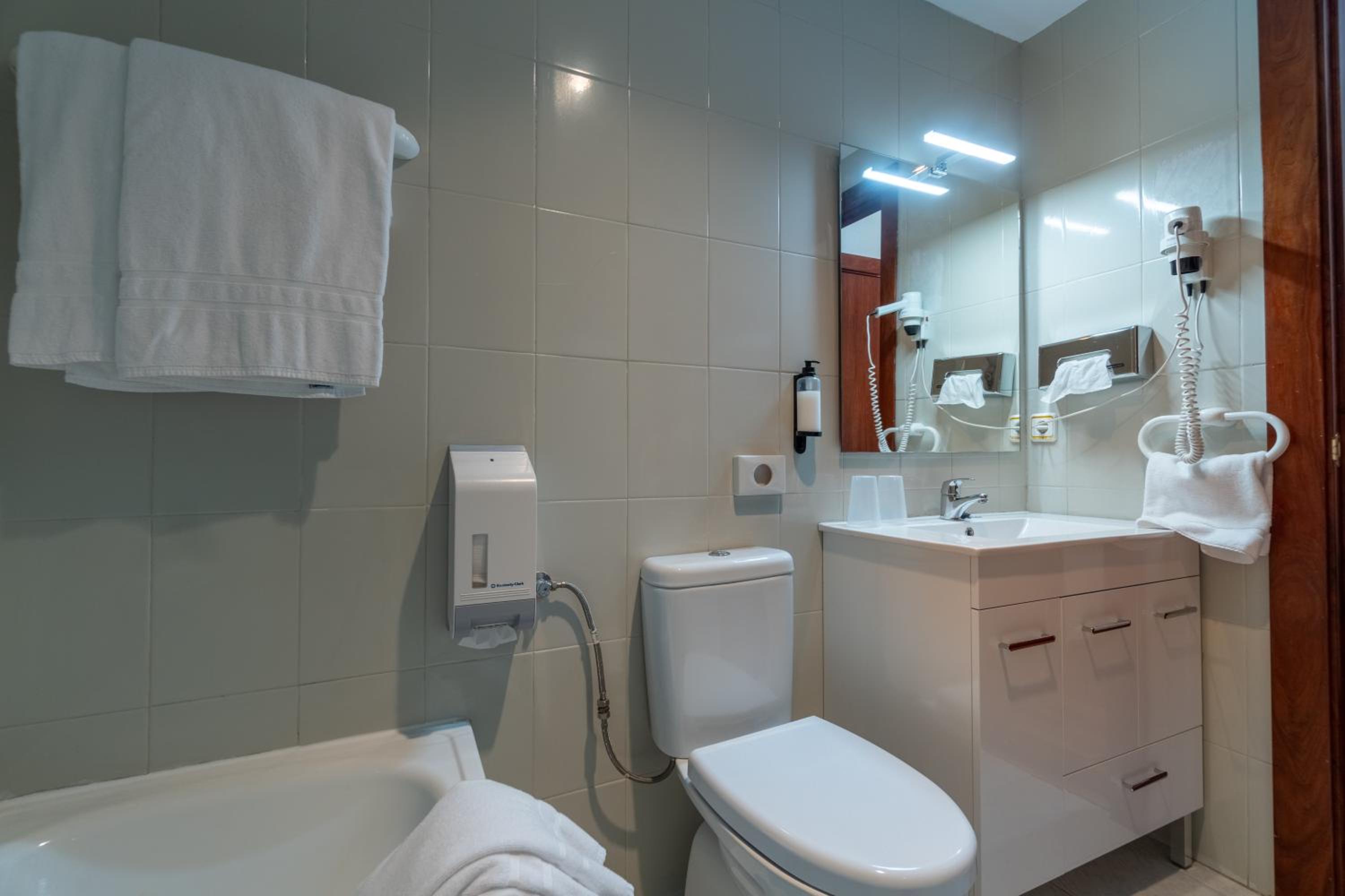 Double Room - Photo 5