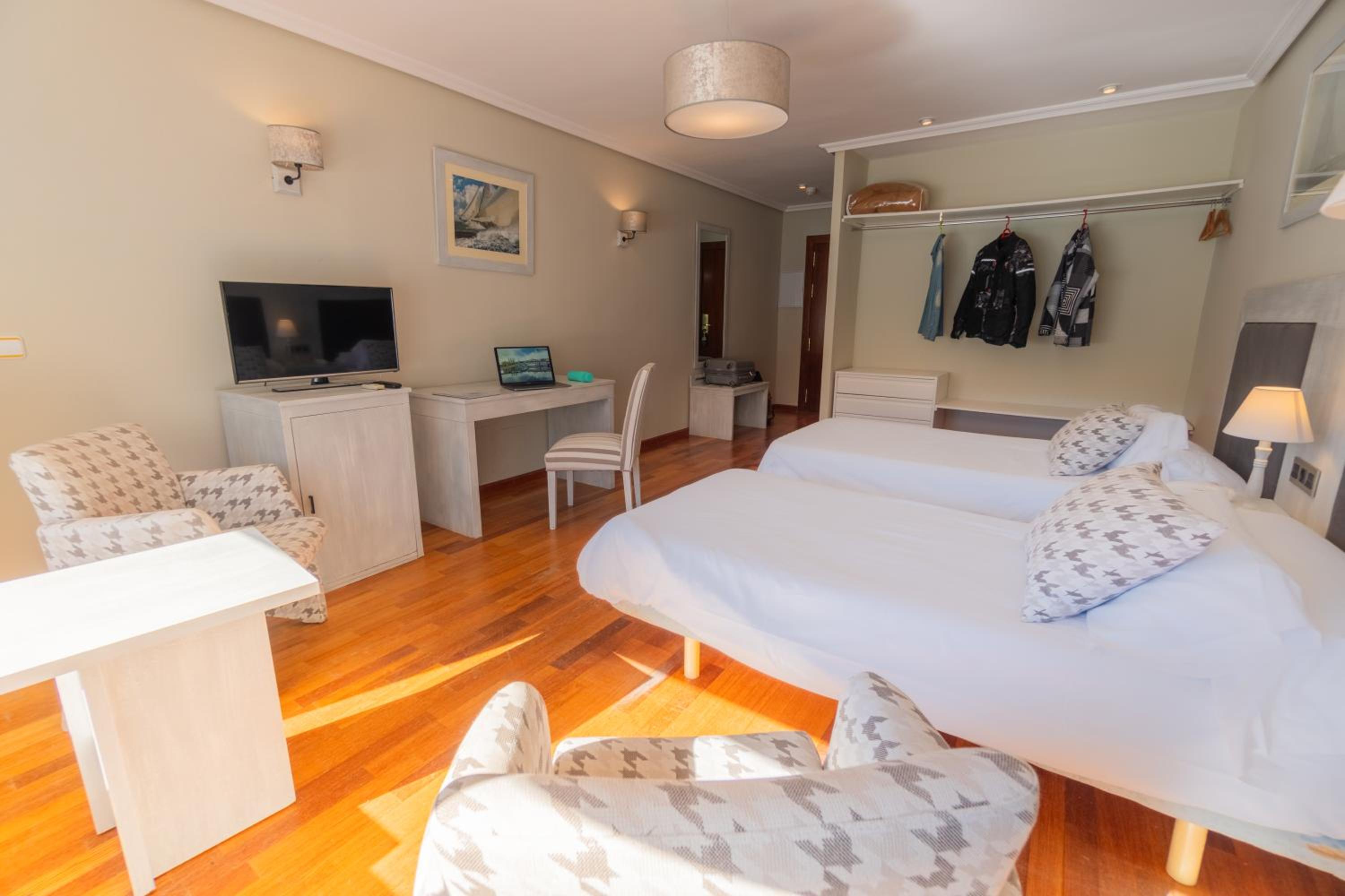 Double Room - Photo 8