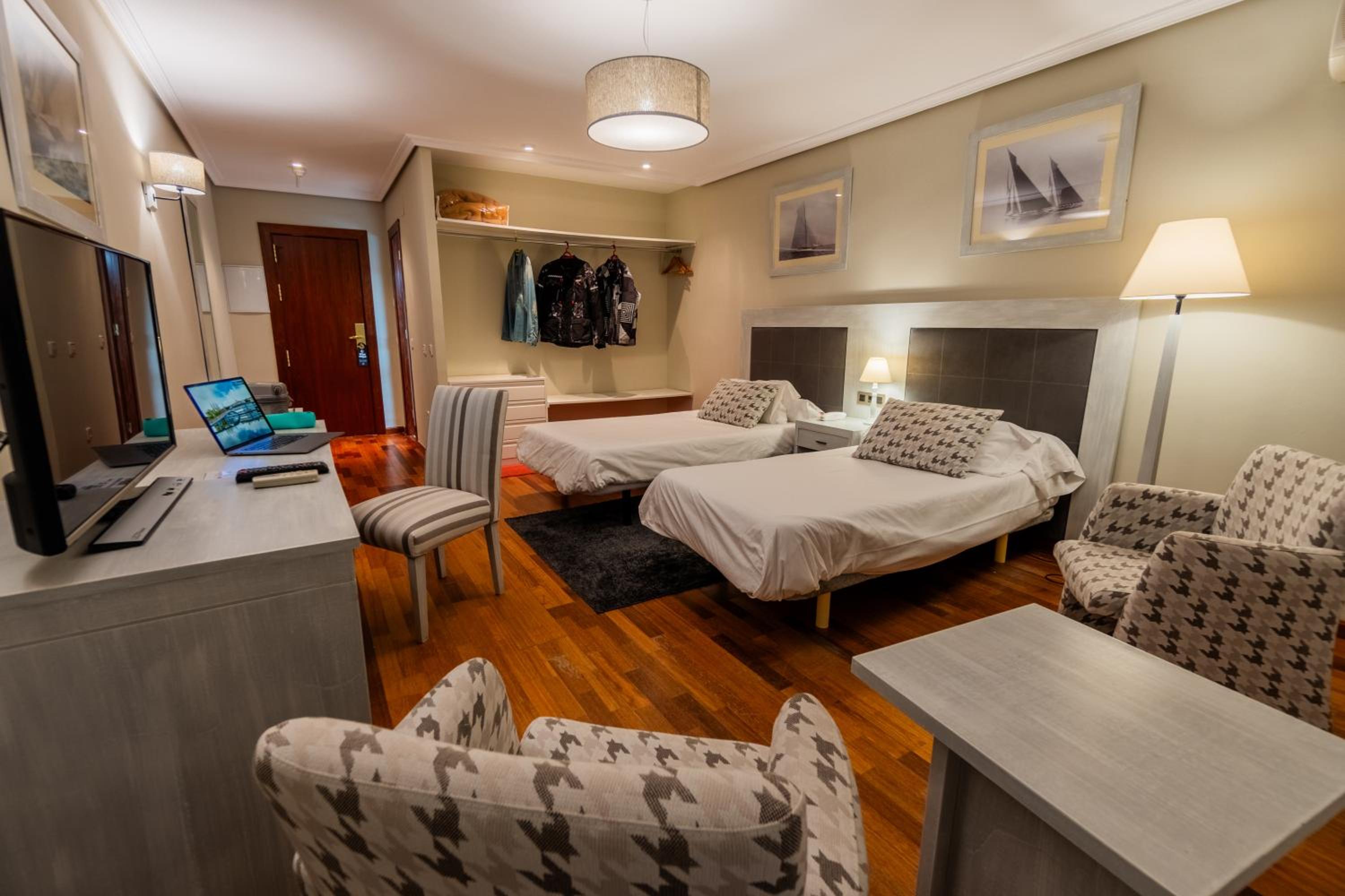 Double Room - Photo 9