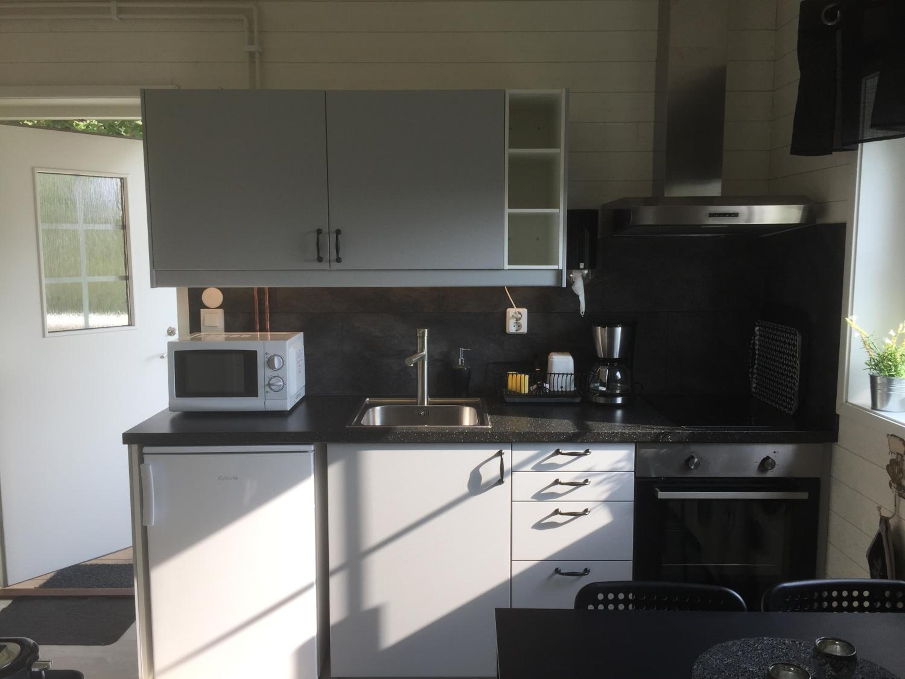 One-Bedroom House photo 2