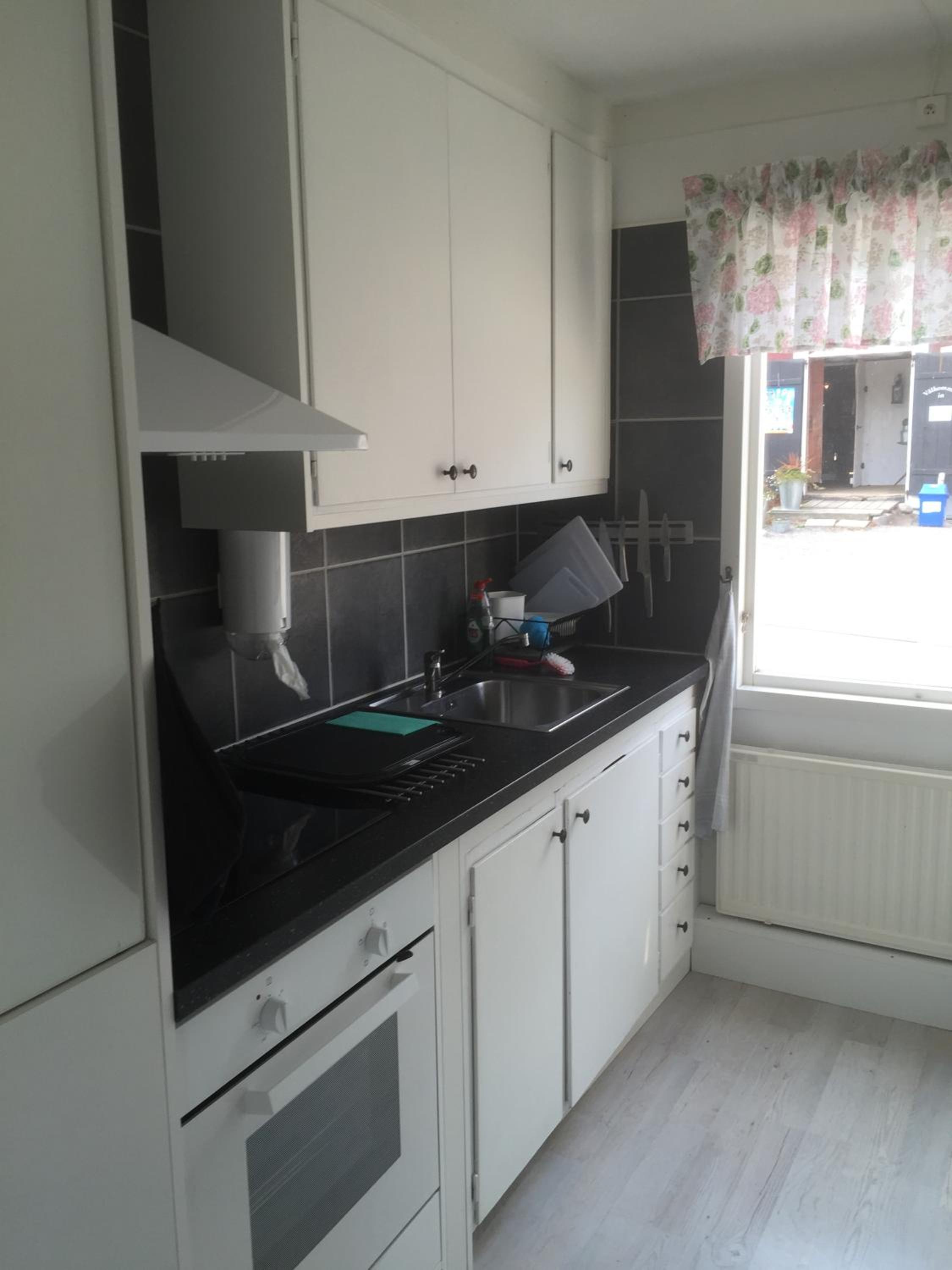 Three-Bedroom House - Photo 6