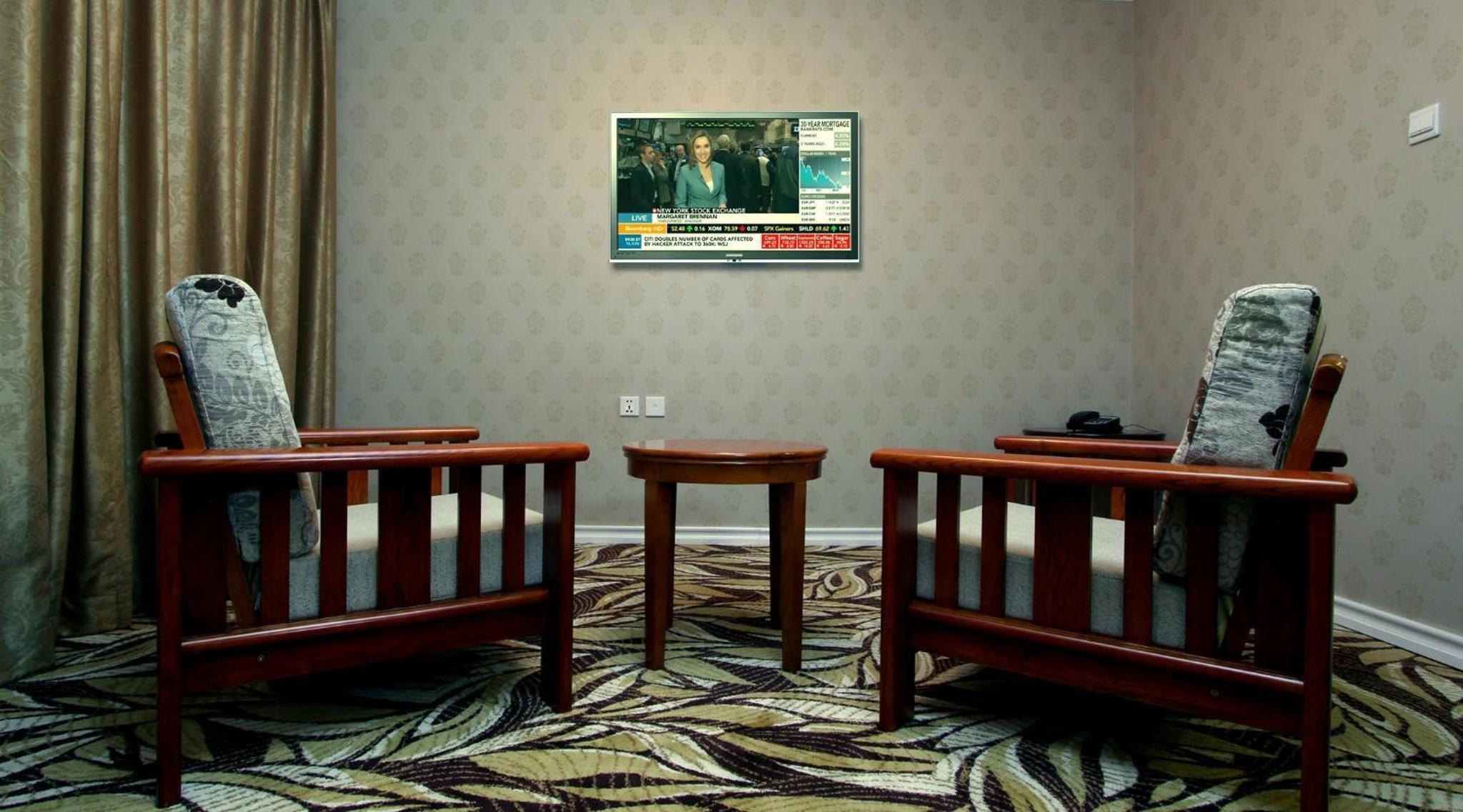 Deluxe Queen Suite