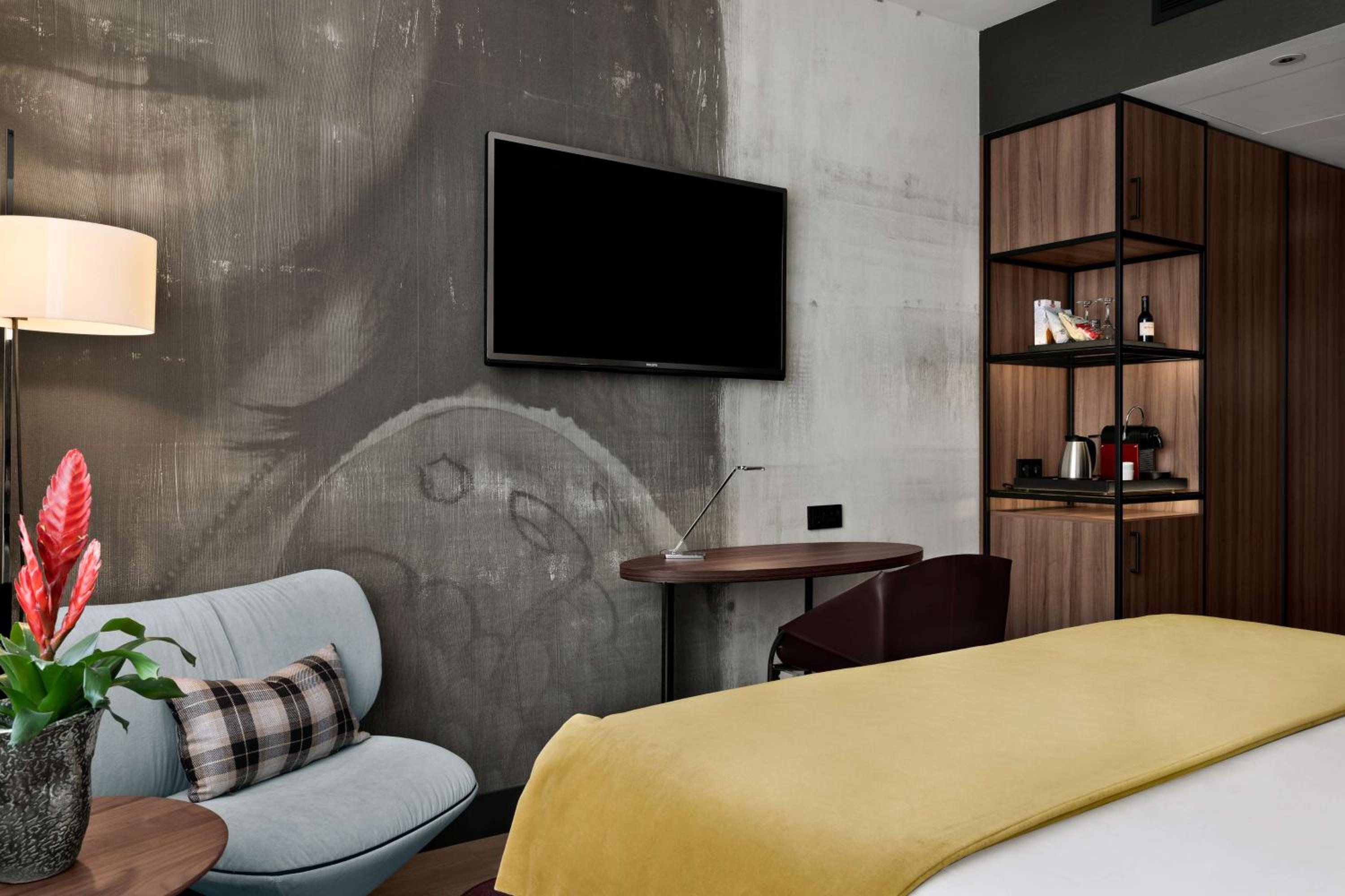 Superior Double Room with View and Balcony - Photo 1