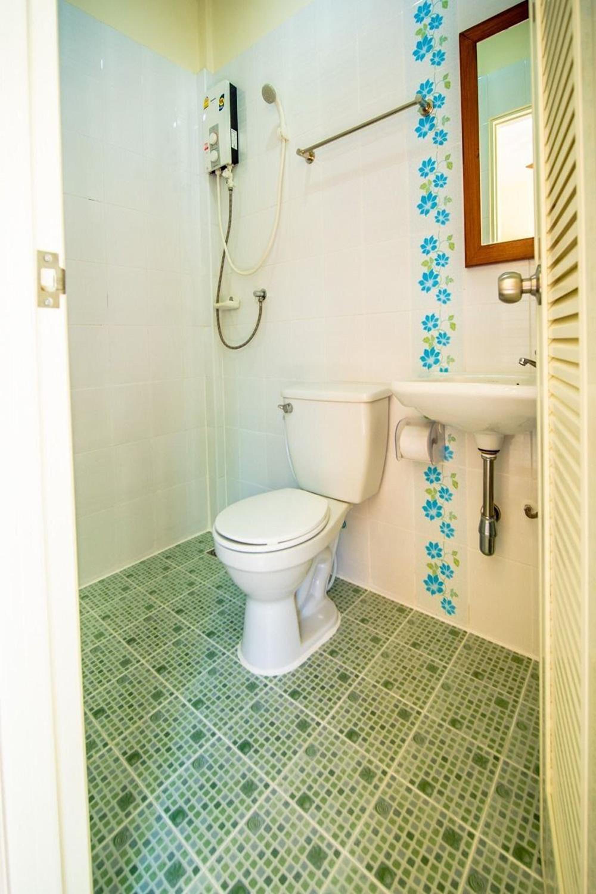 Single Room - Fan photo 3