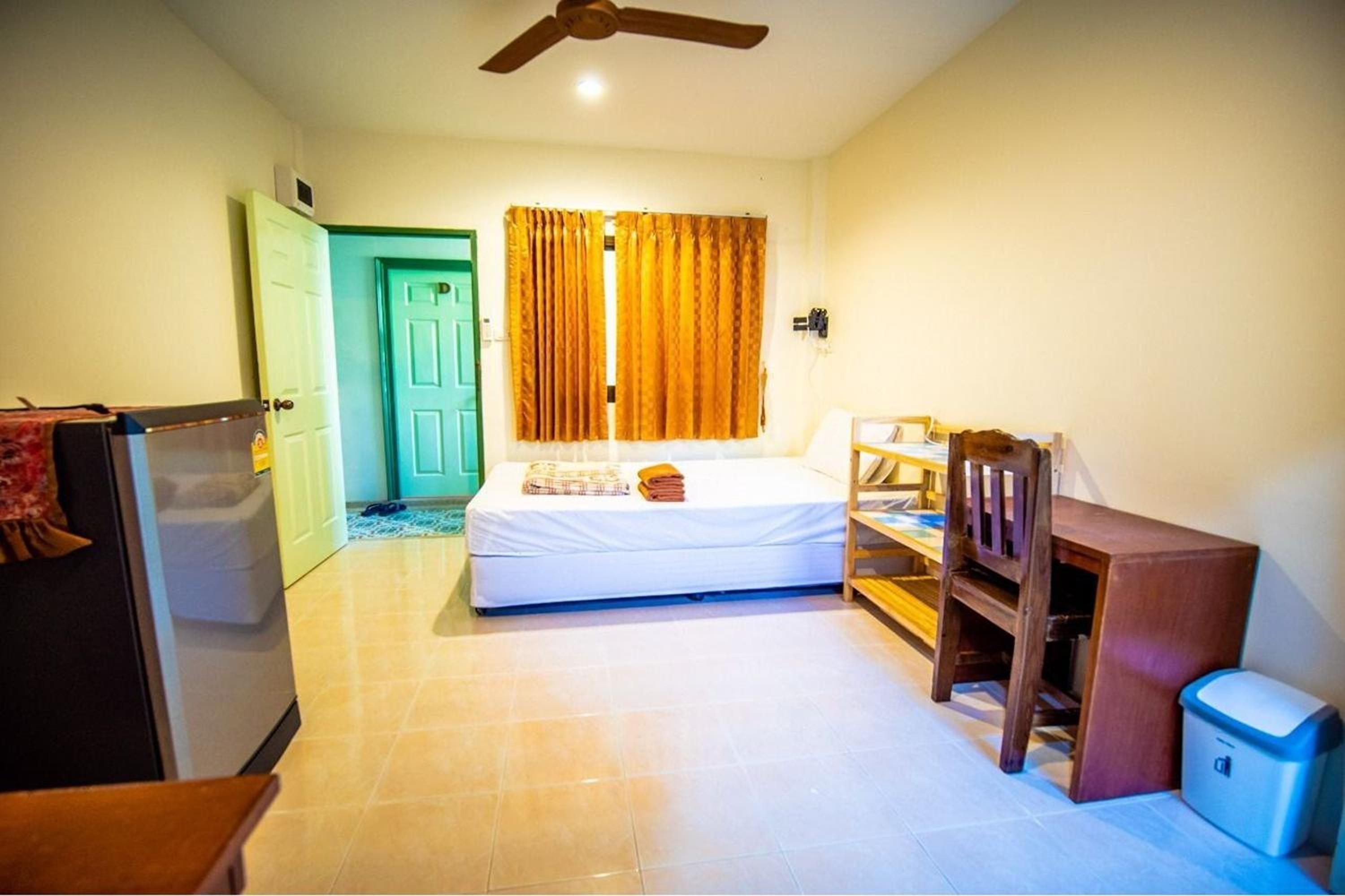 Single Room - Fan