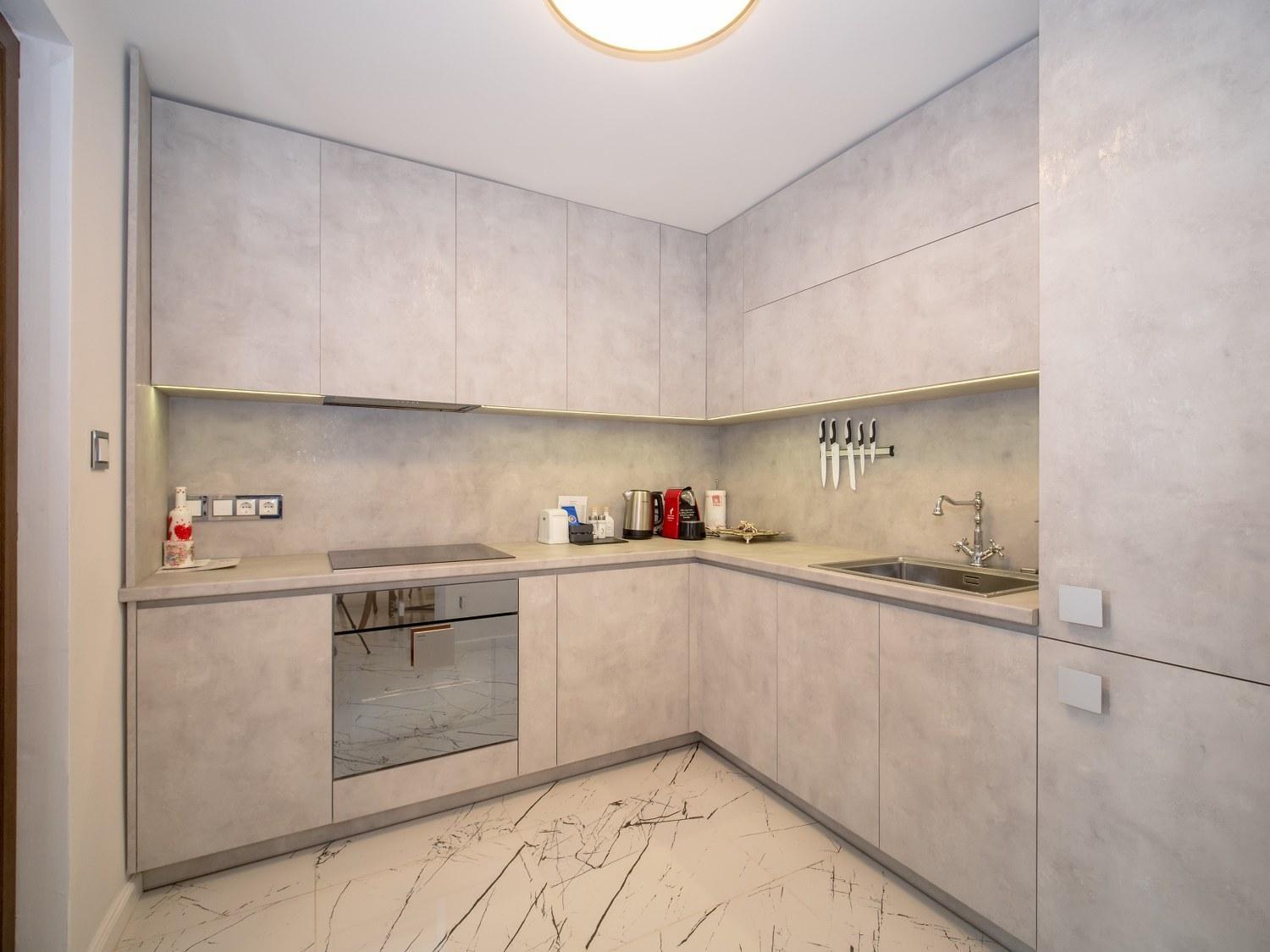 One-Bedroom Apartment - Photo 15
