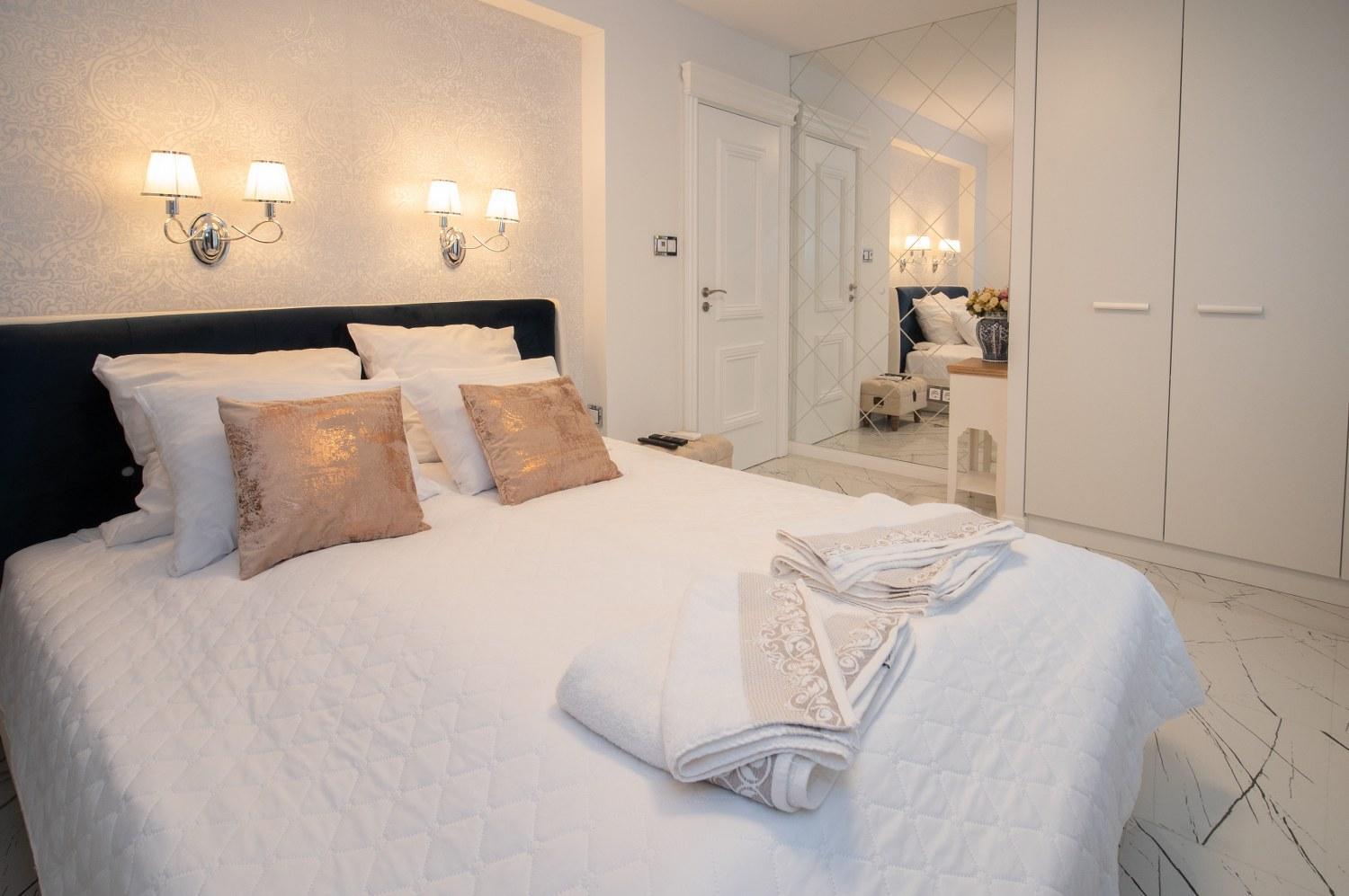 One-Bedroom Apartment - Photo 8