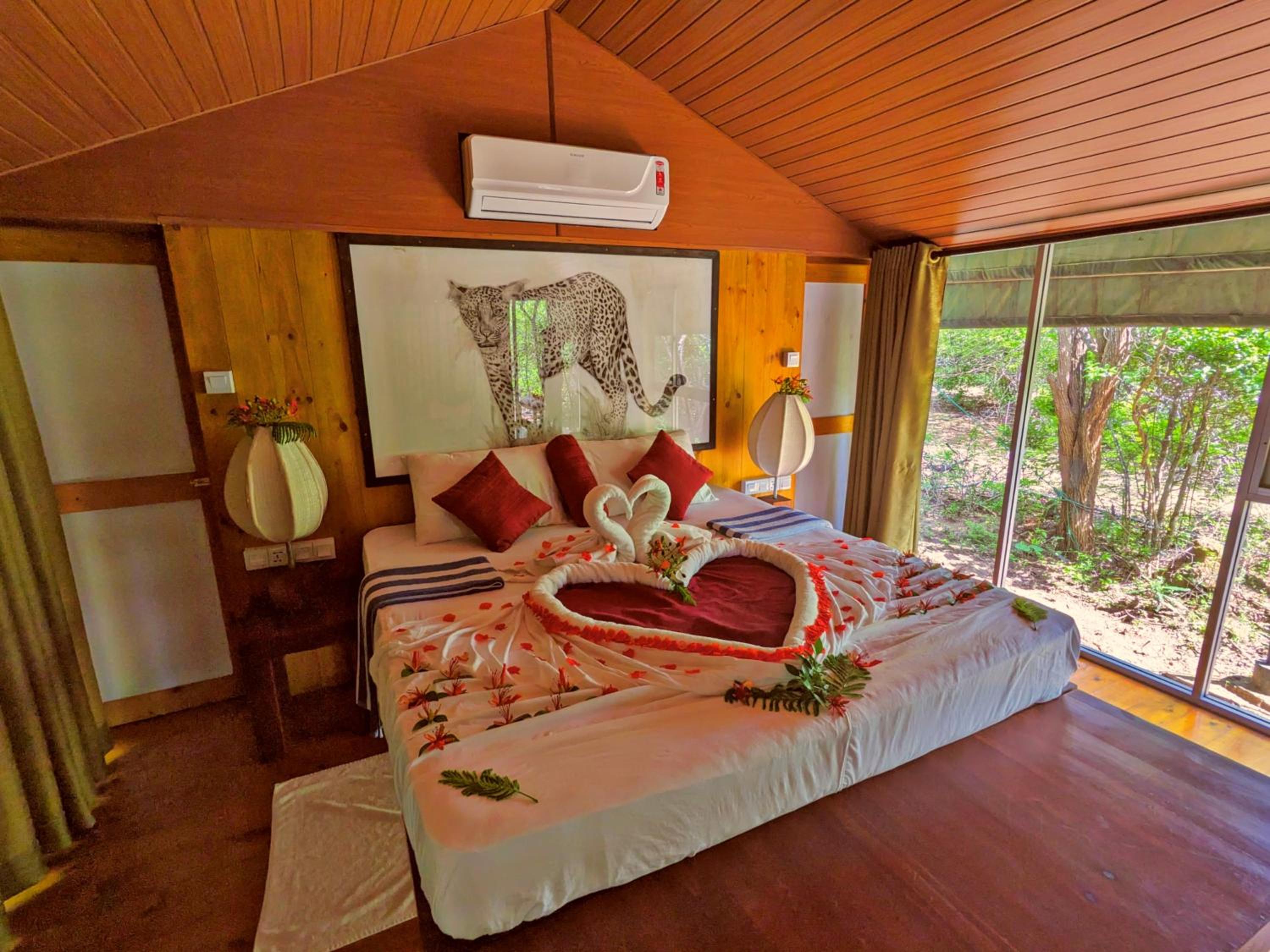 Deluxe Queen Room With Two Queen Beds photo 2