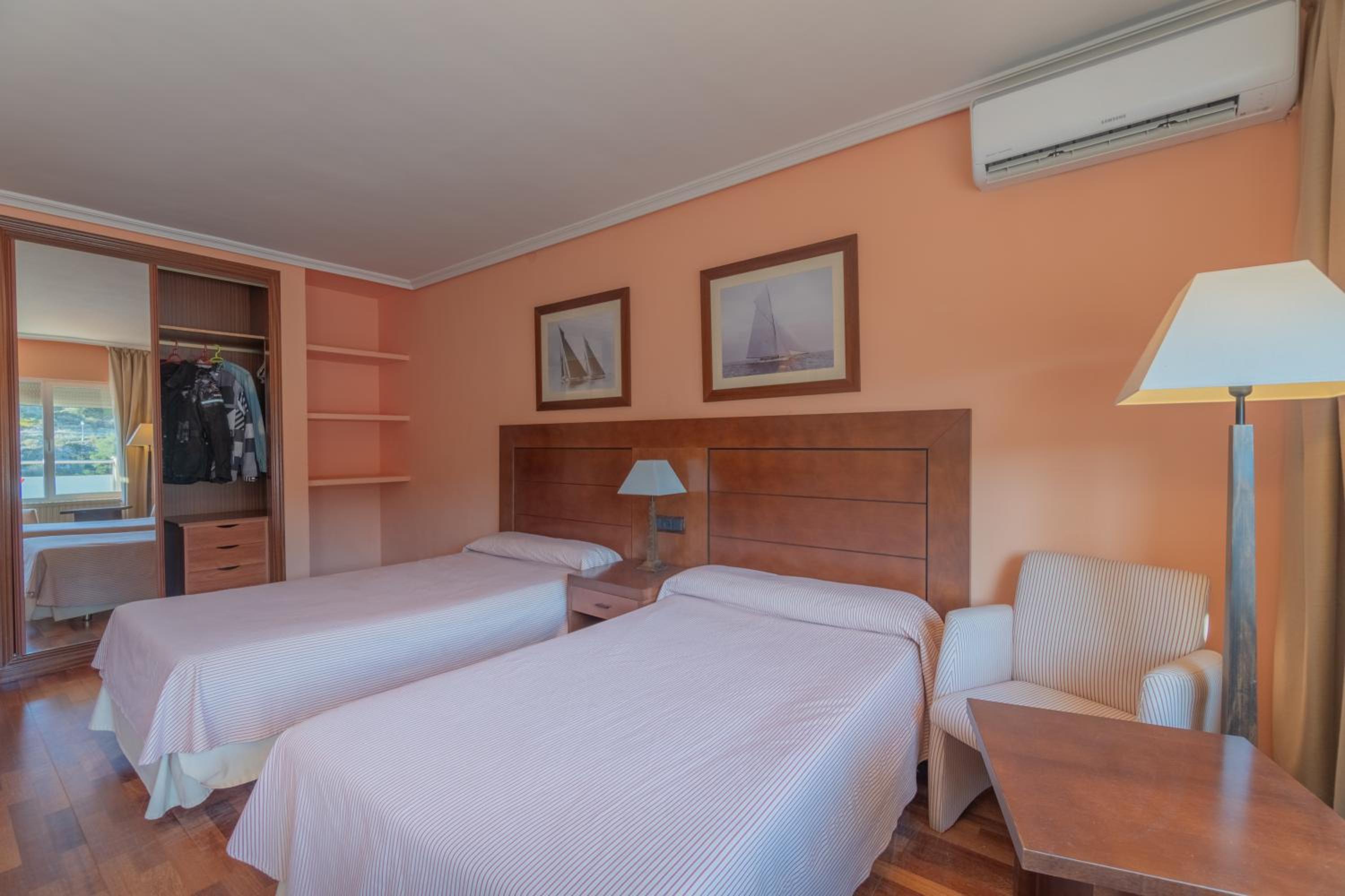 Classic Quadruple Room - Photo 8