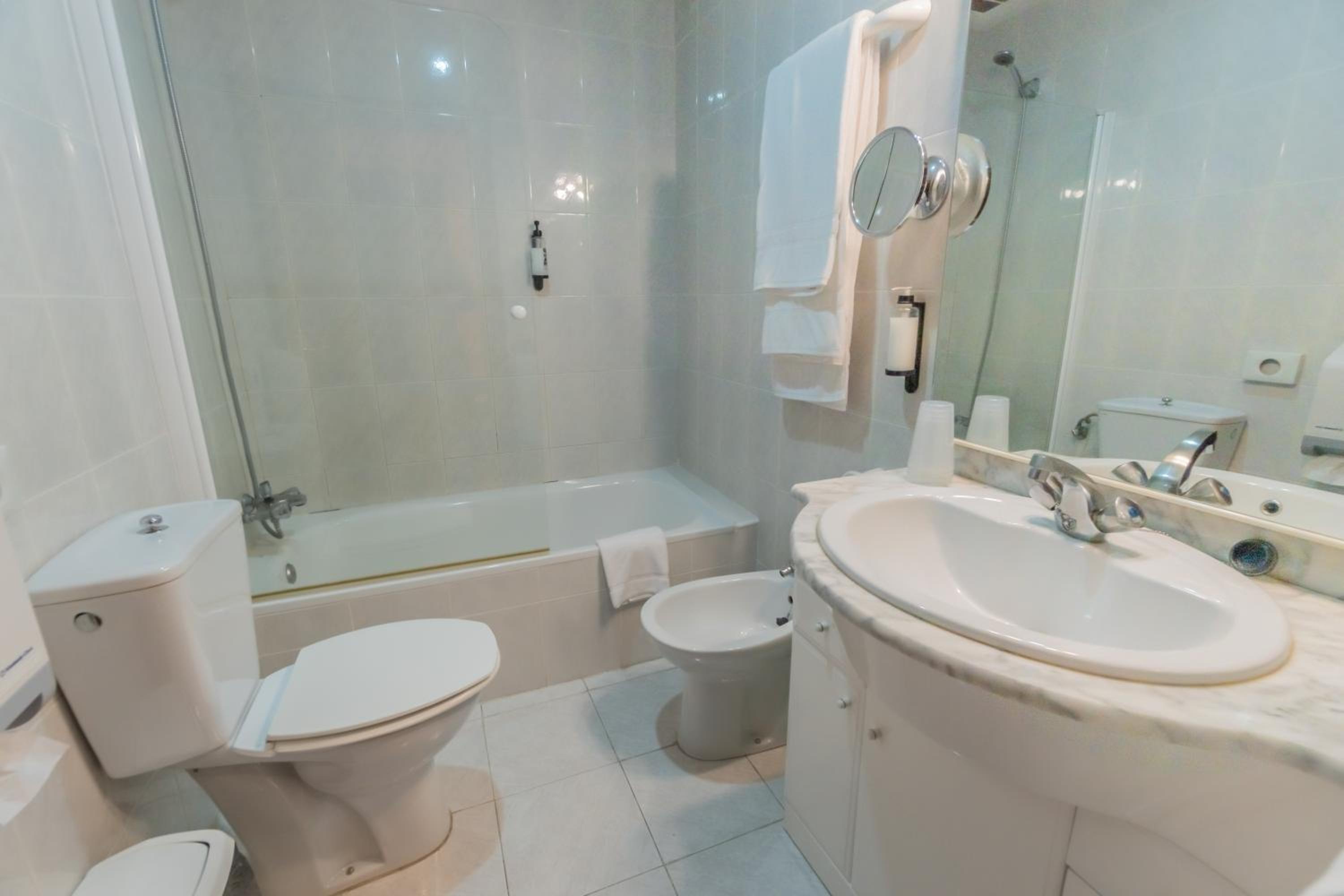 Classic Quadruple Room - Photo 5