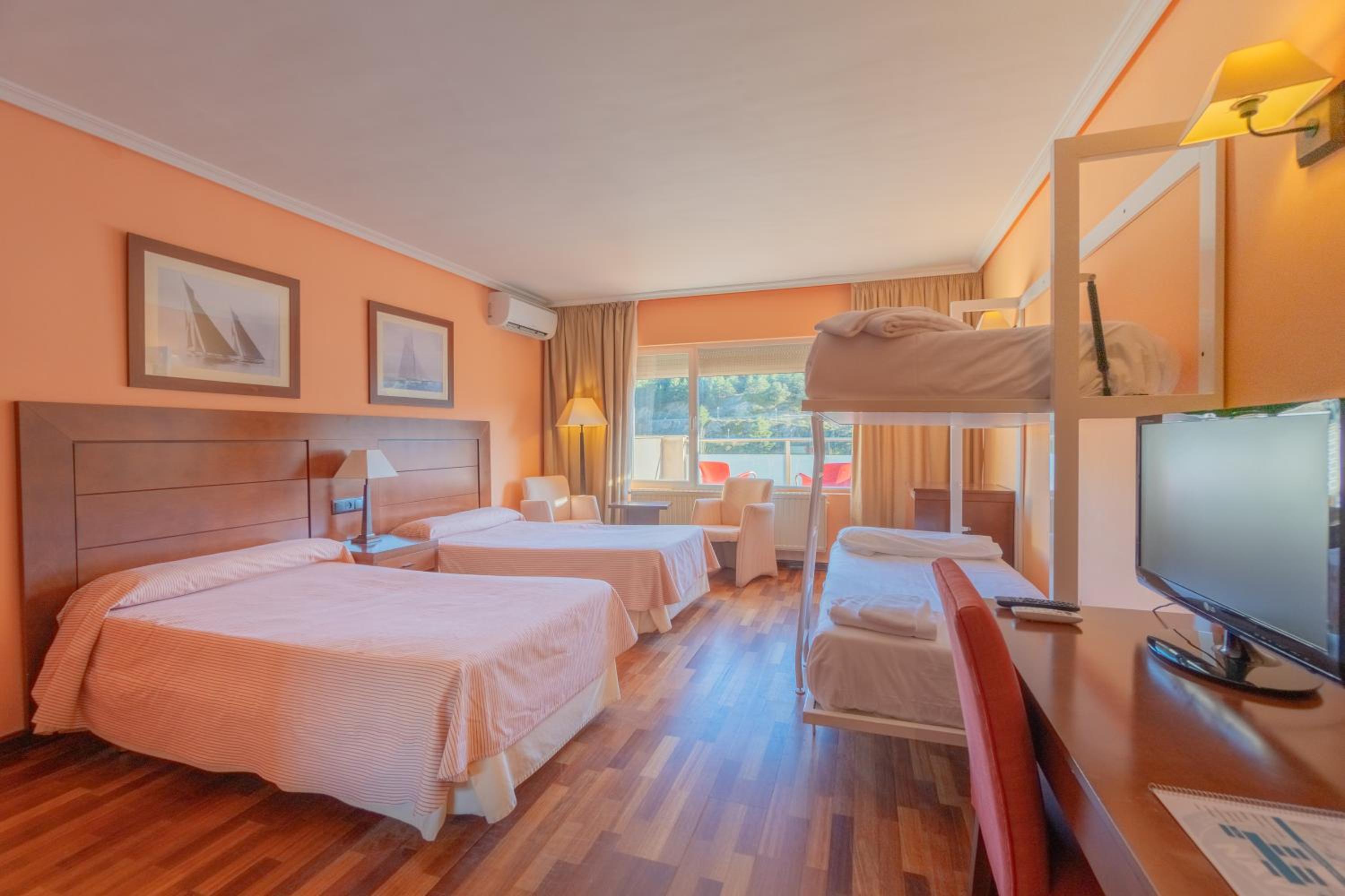 Classic Quadruple Room - Photo 1