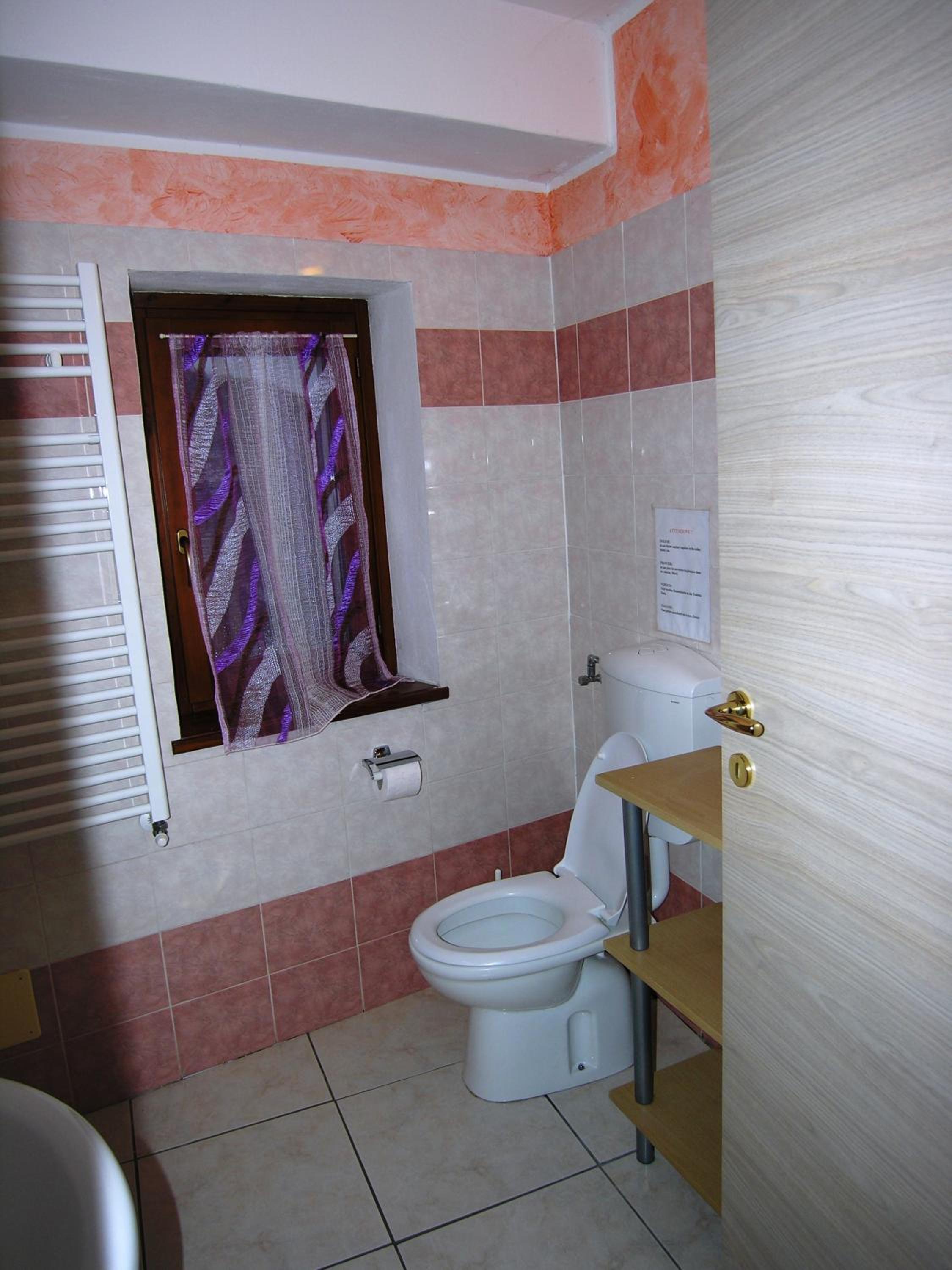 Apartment with Lake View - Photo 31