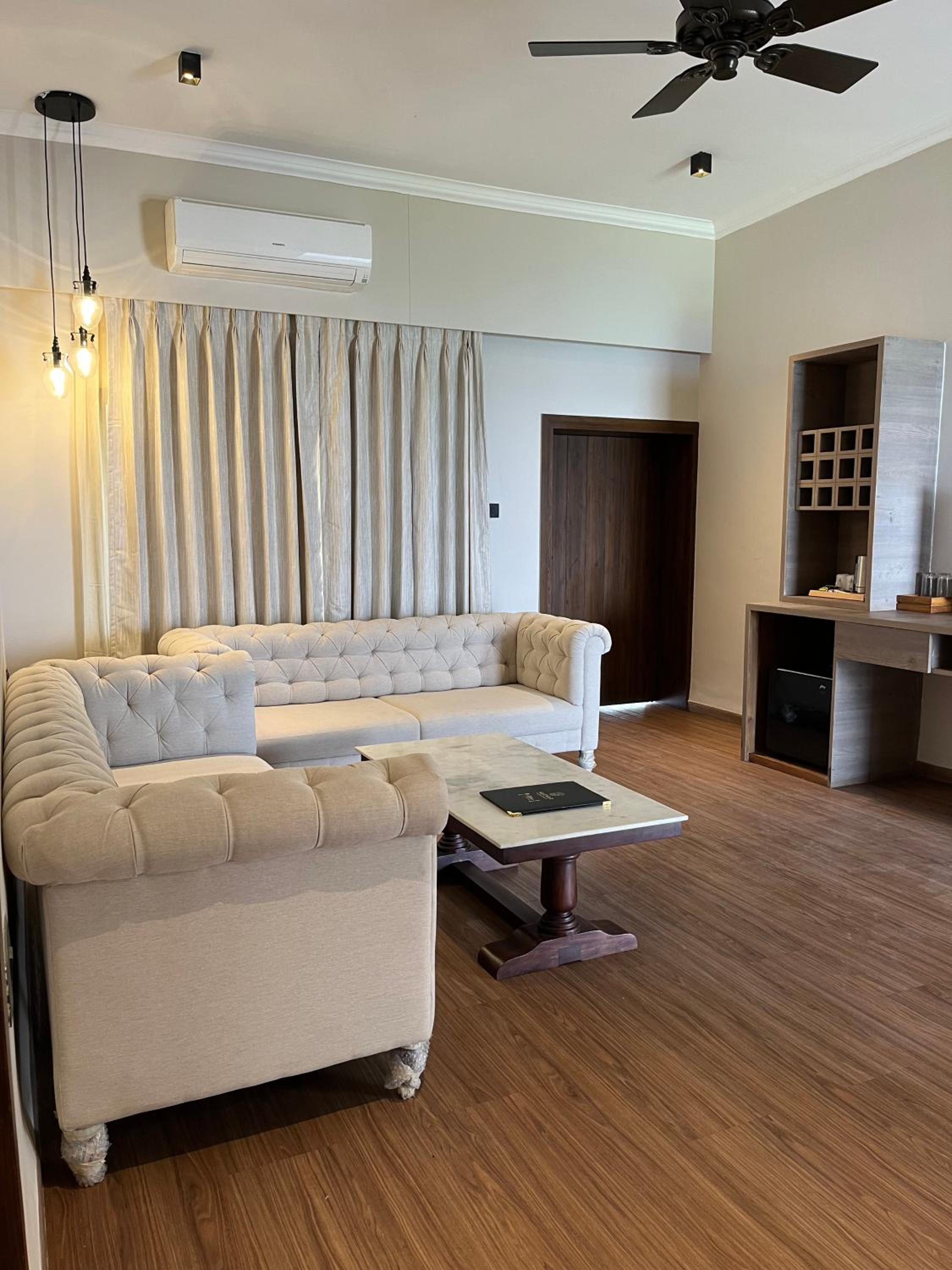 King Suite - Photo 19