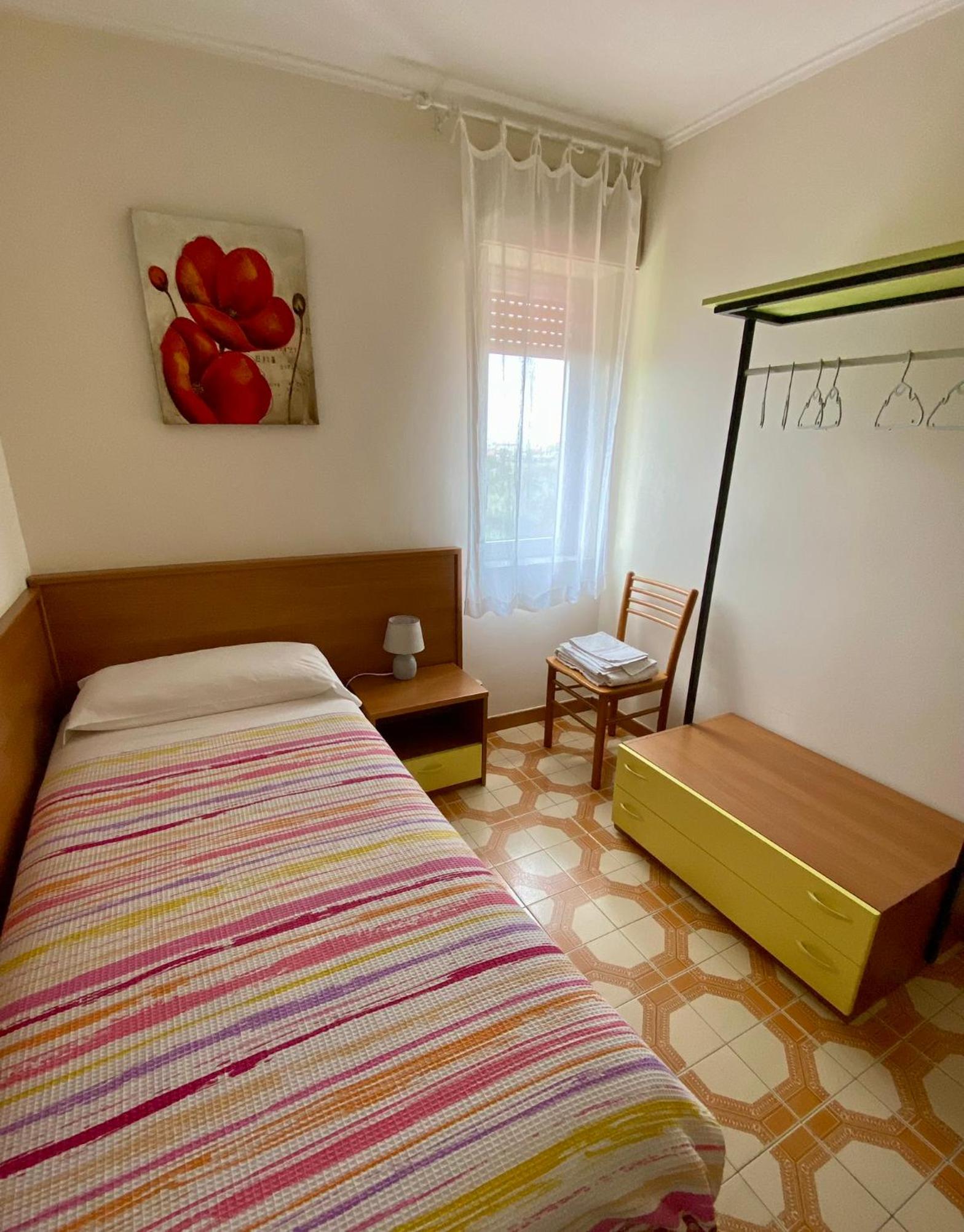 Single Room with Private External Bathroom photo 1