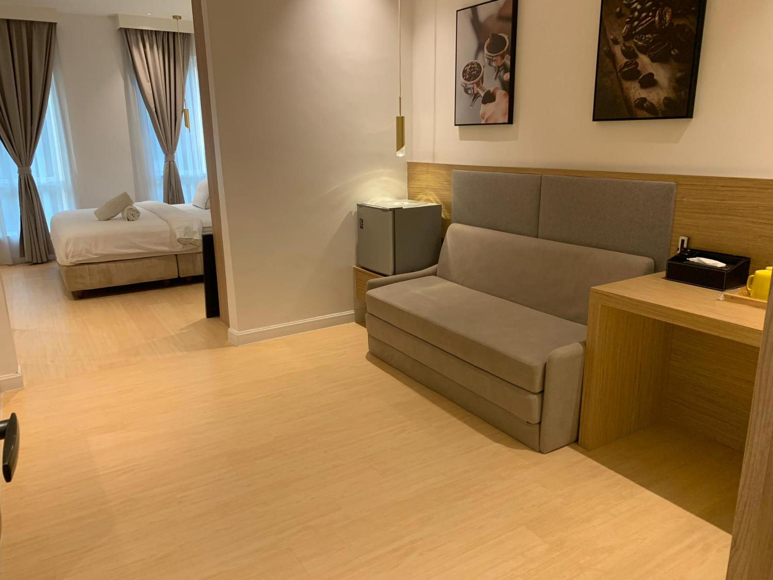 Deluxe Family Suite - Photo 3