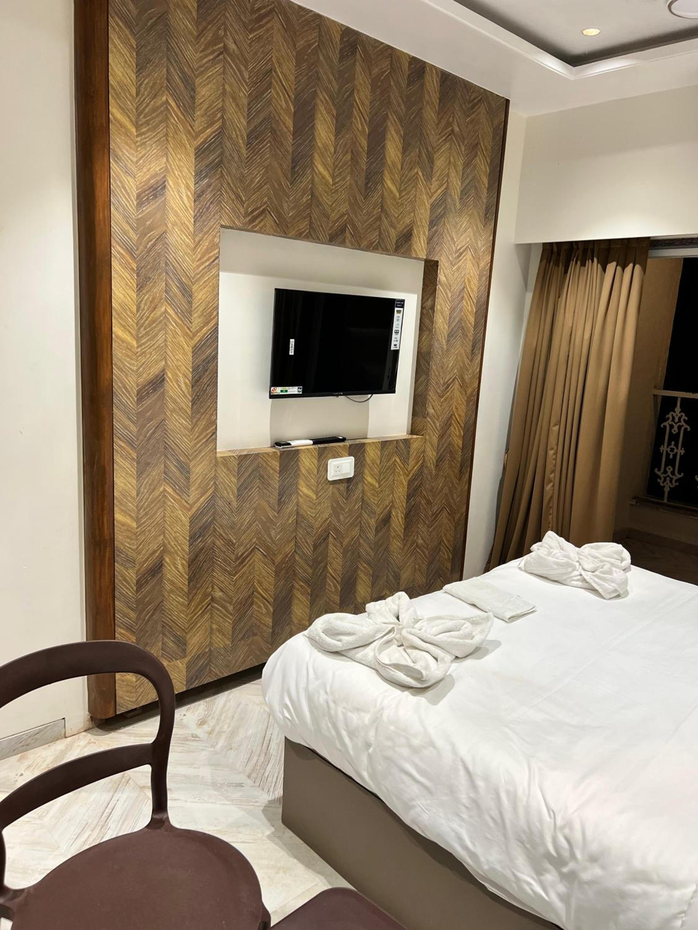 Deluxe Double Room with Balcony photo 1