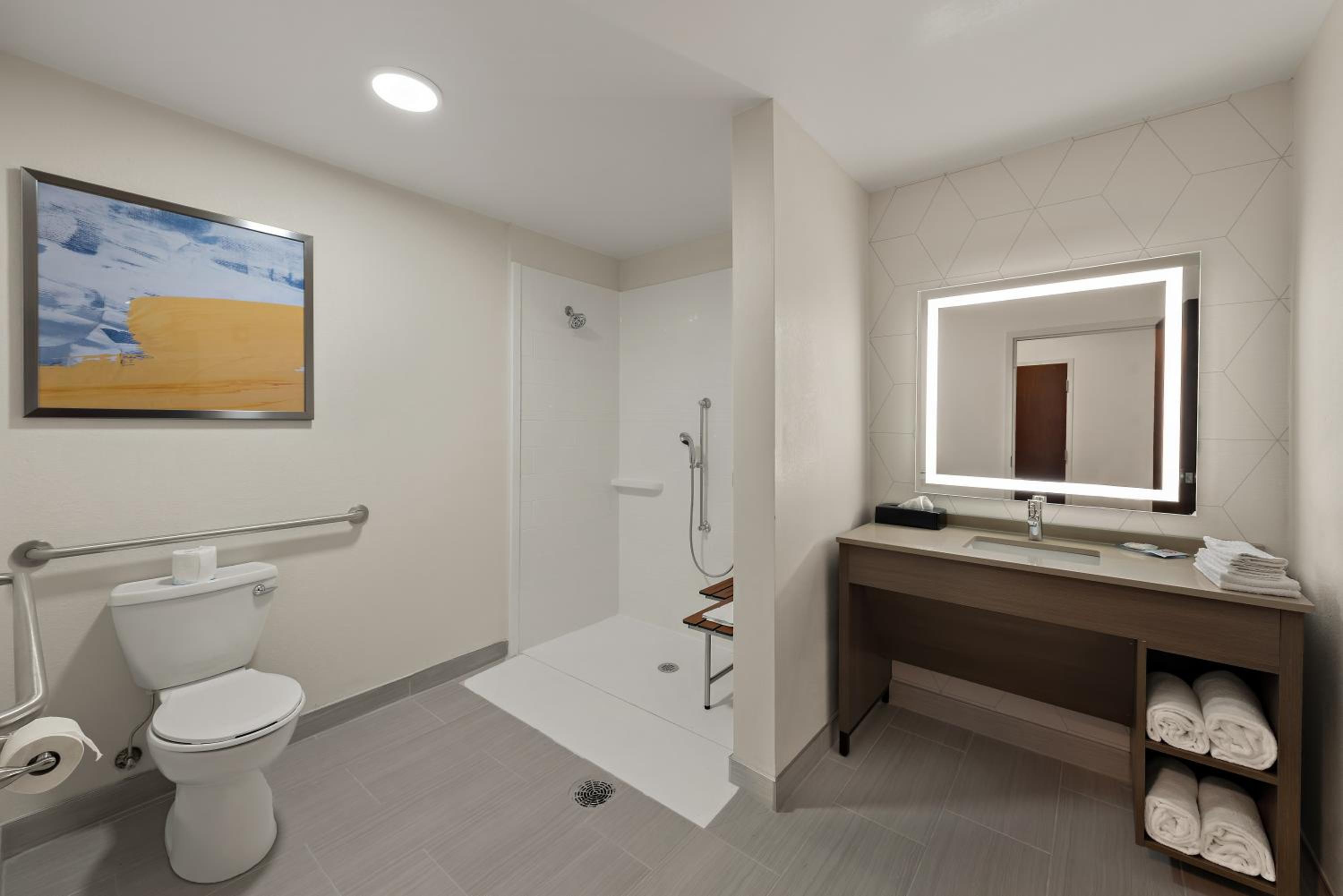 King Suite - Accessible/Non-Smoking - Photo 2
