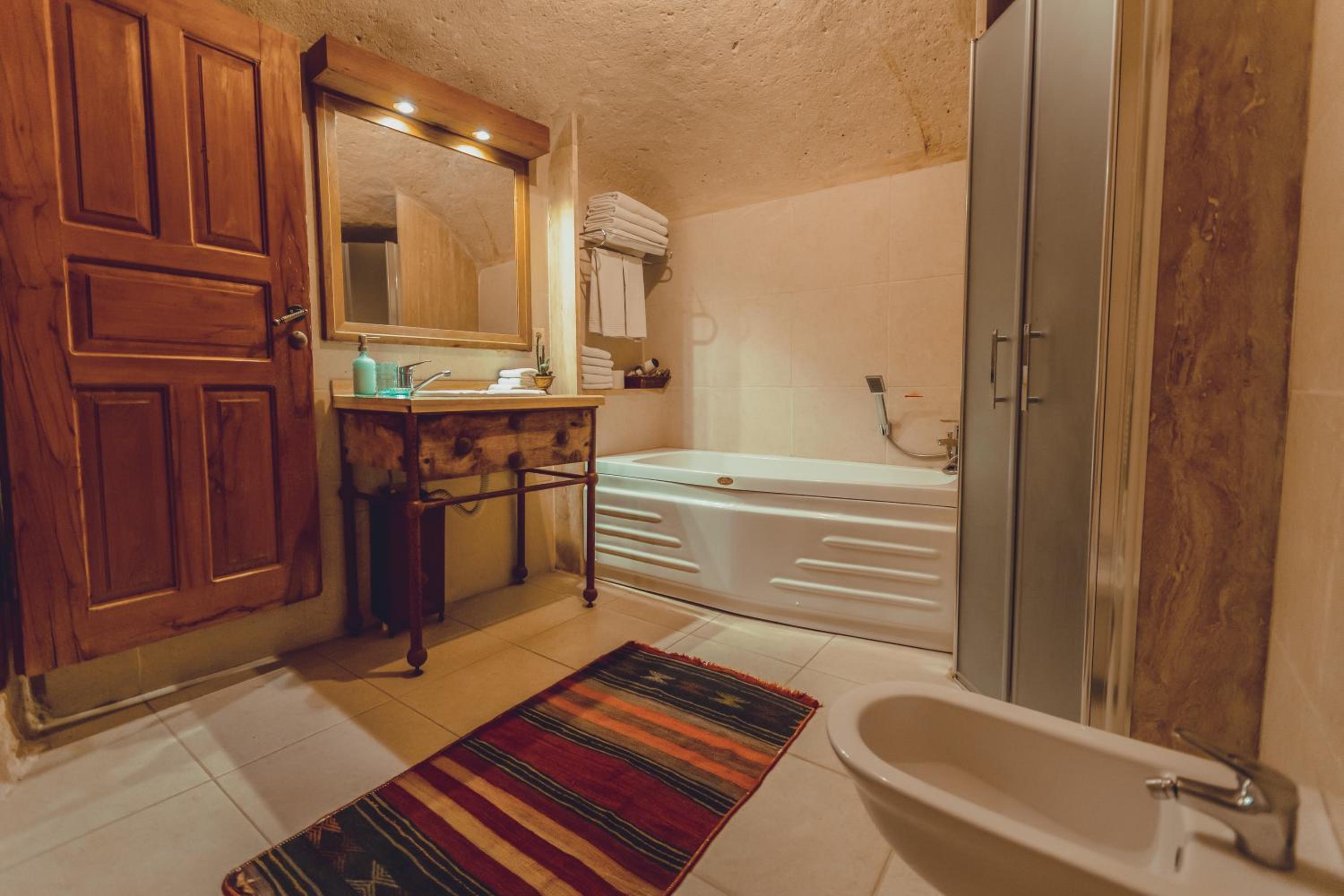 Suite - Photo 35