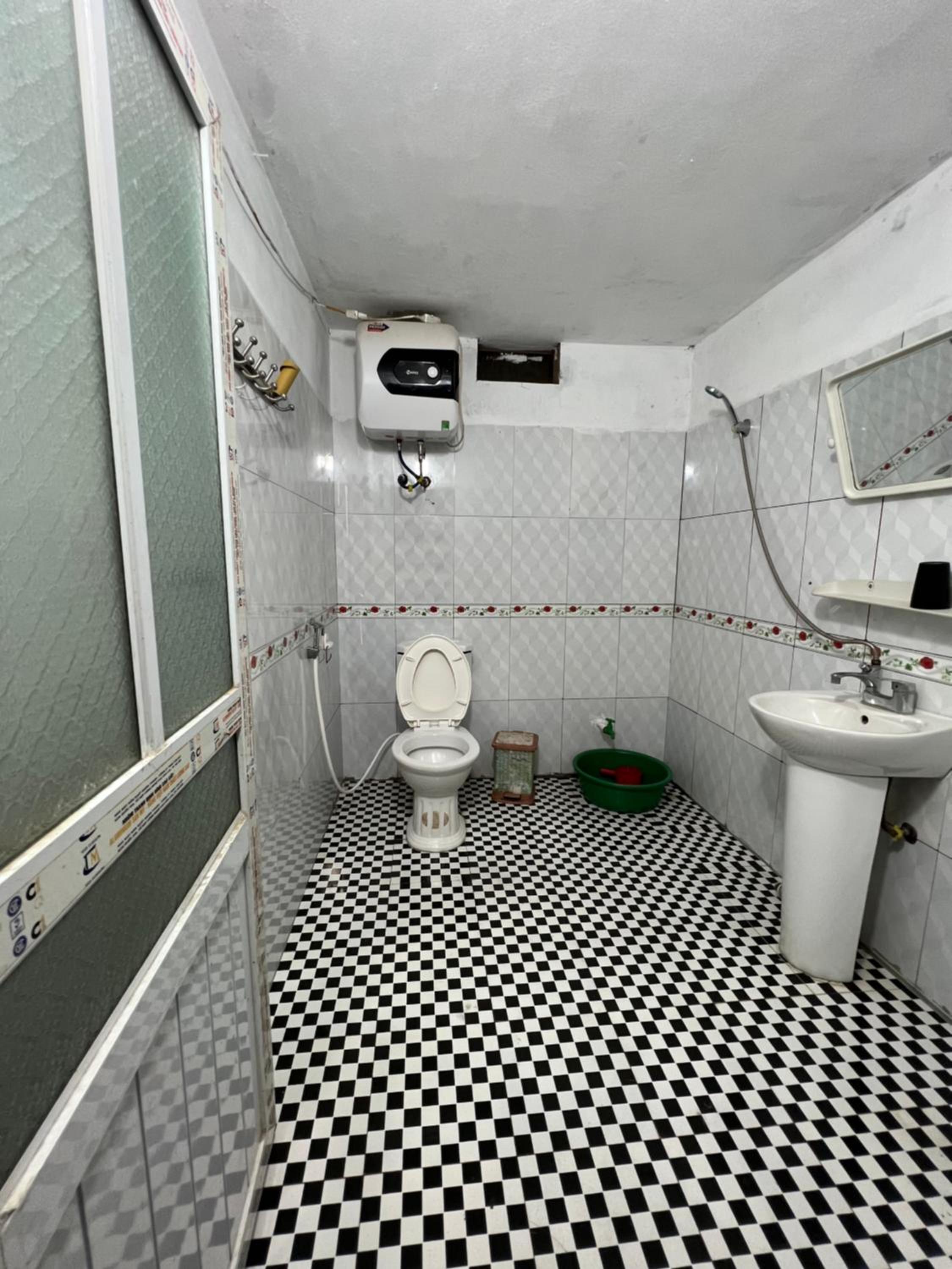 6-Bed Female Dormitory Room photo 3
