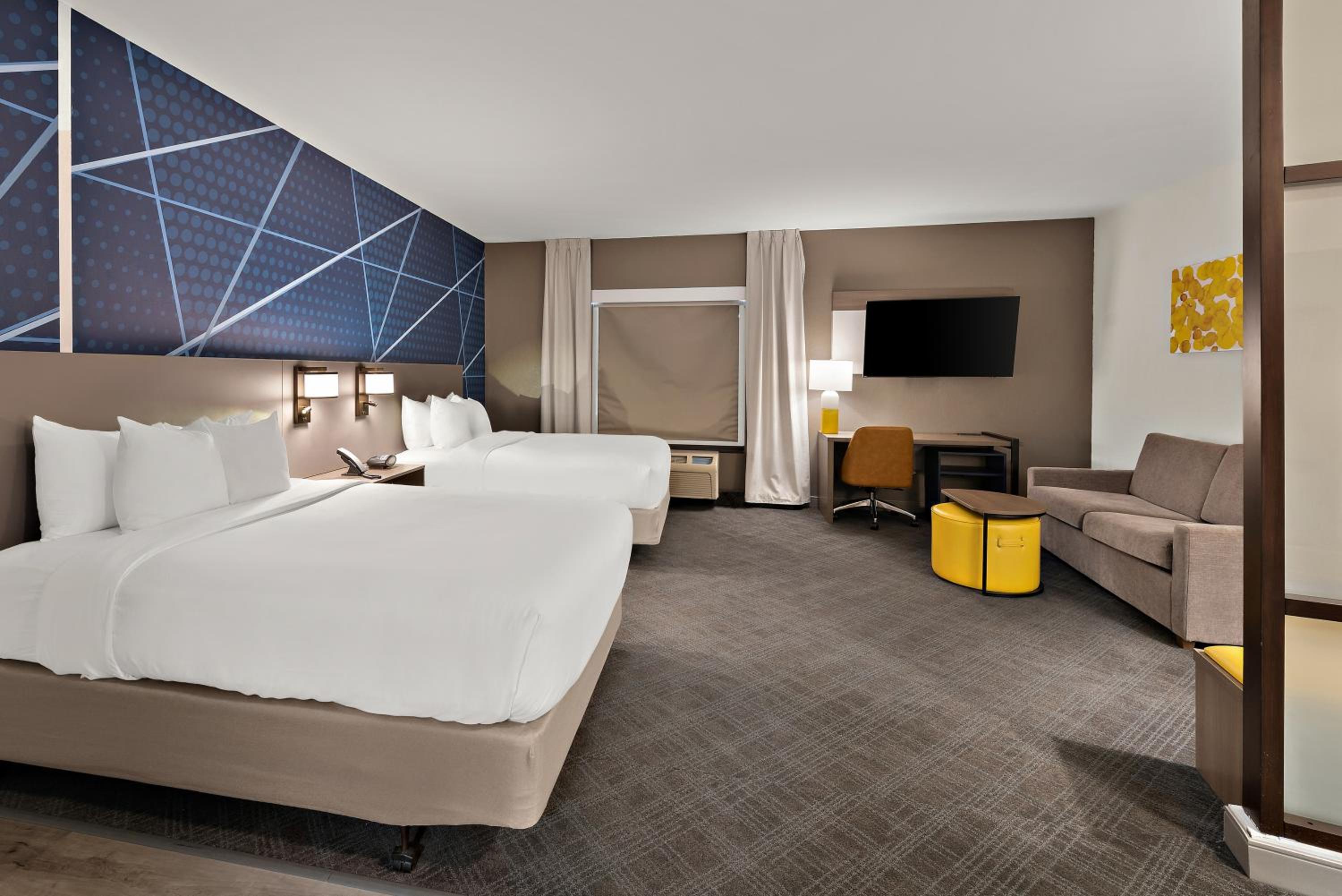 Queen Suite with Two Queen Beds - Accessible/Non-Smoking - Photo 3