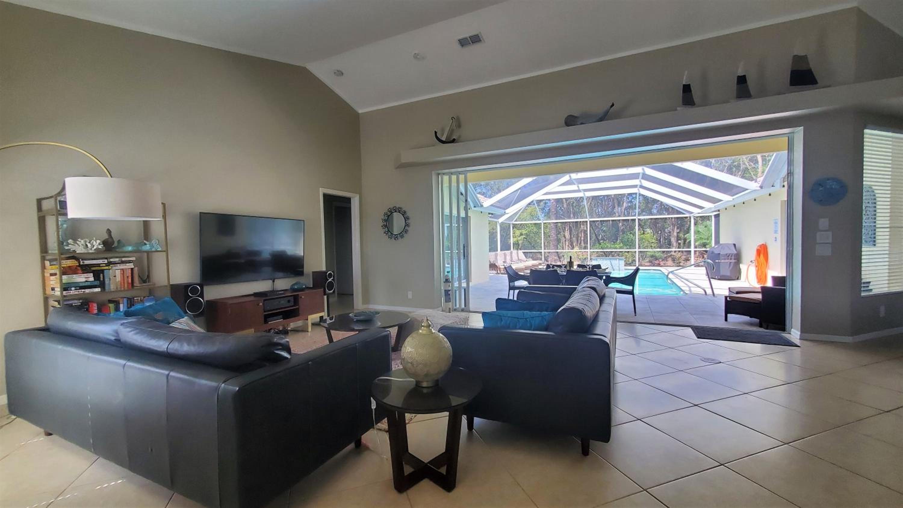 Three-Bedroom Villa photo 3