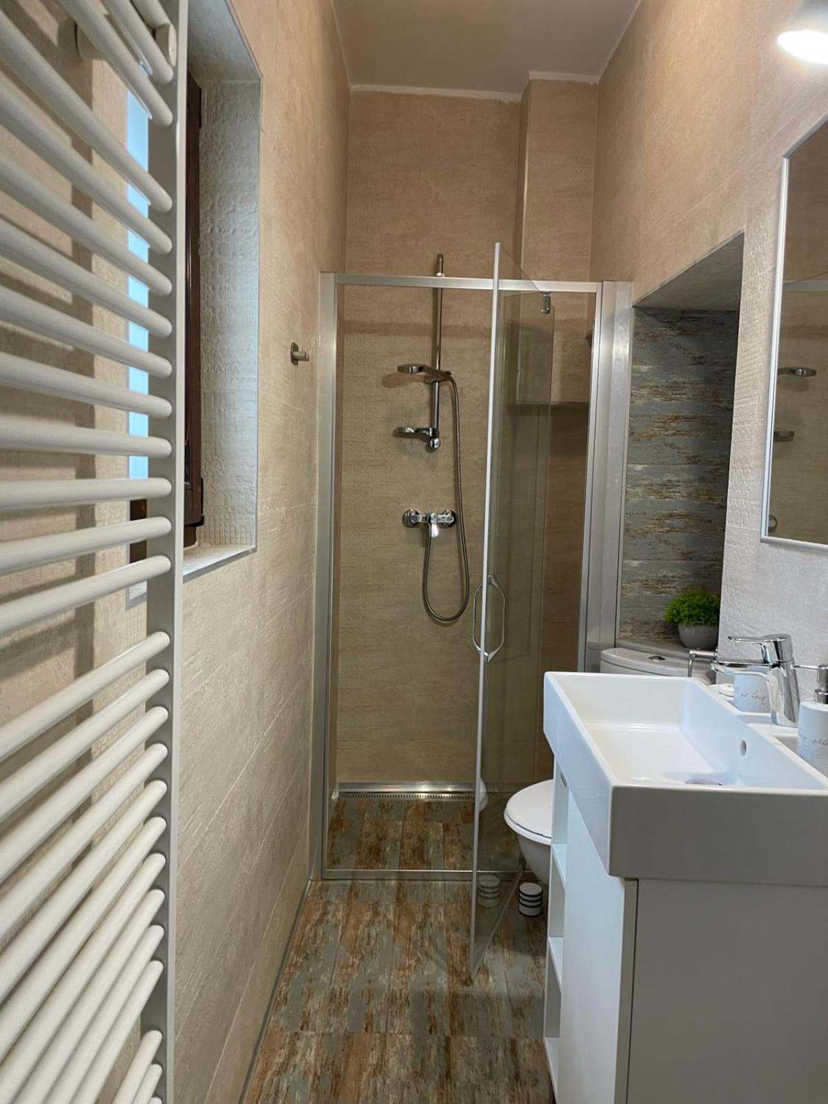 One-Bedroom Apartment - Photo 11