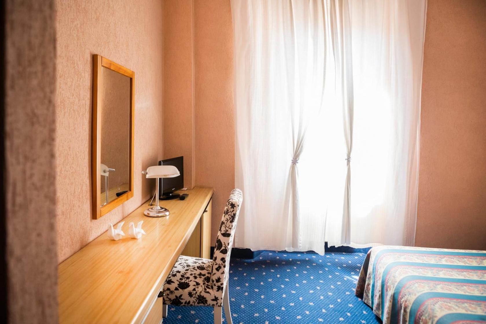 Economy Double Room - Photo 4