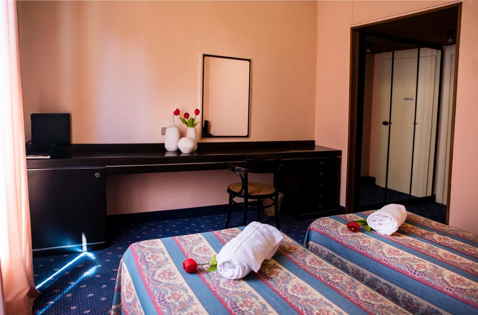 Economy Double Room - Photo 3