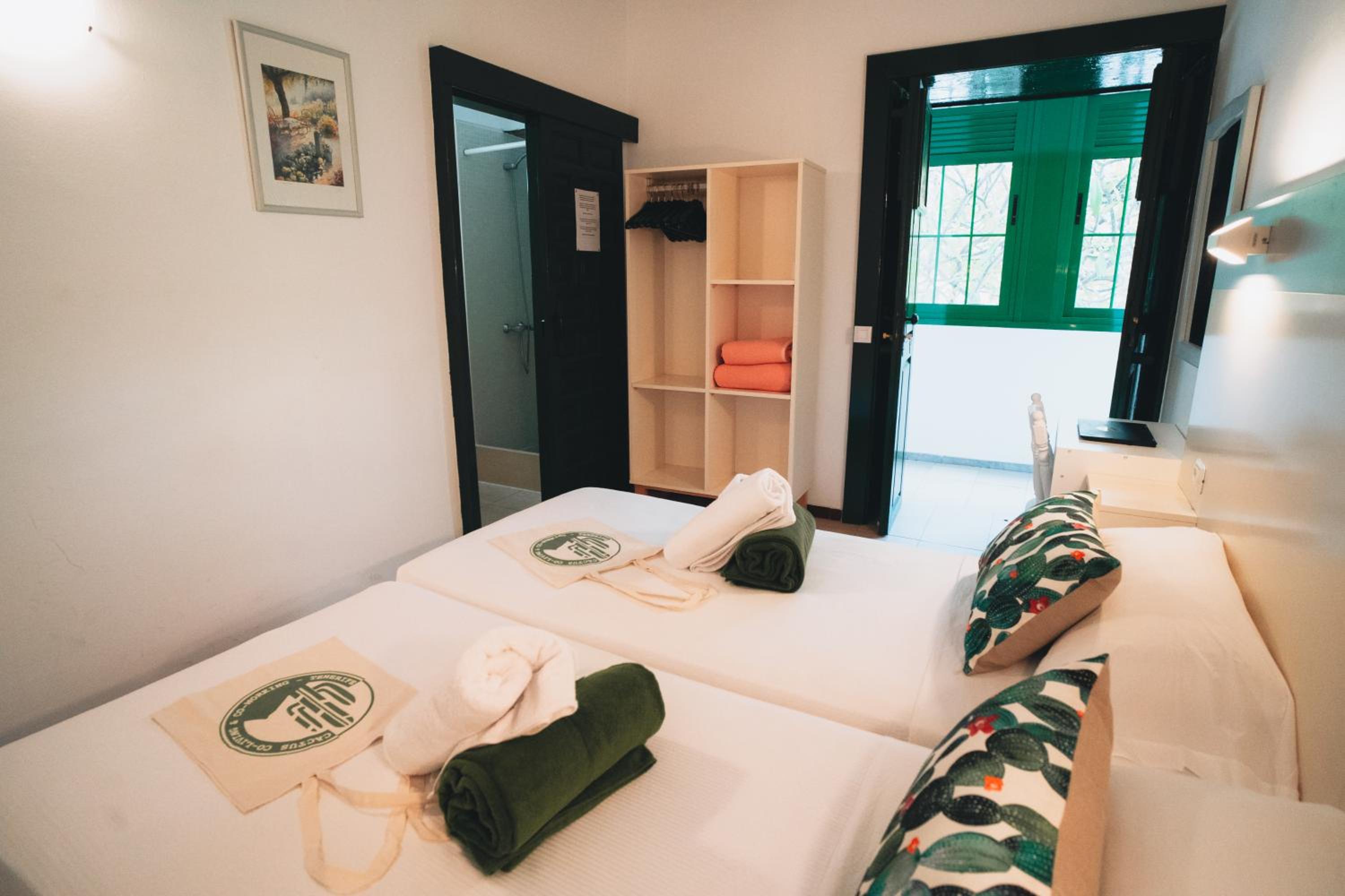 Habitación Doble con Baño Privado