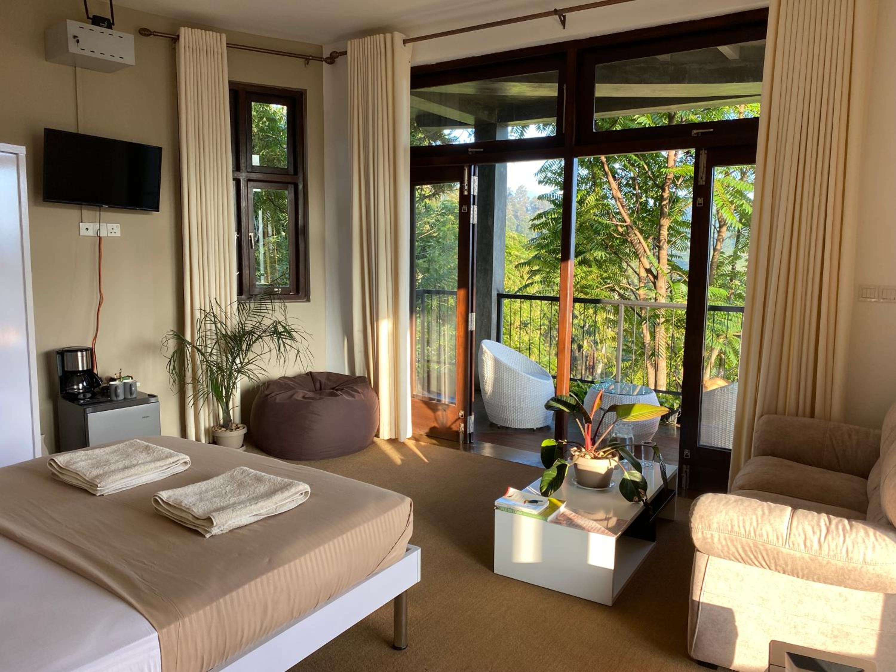 Deluxe Double Room with Balcony photo 1