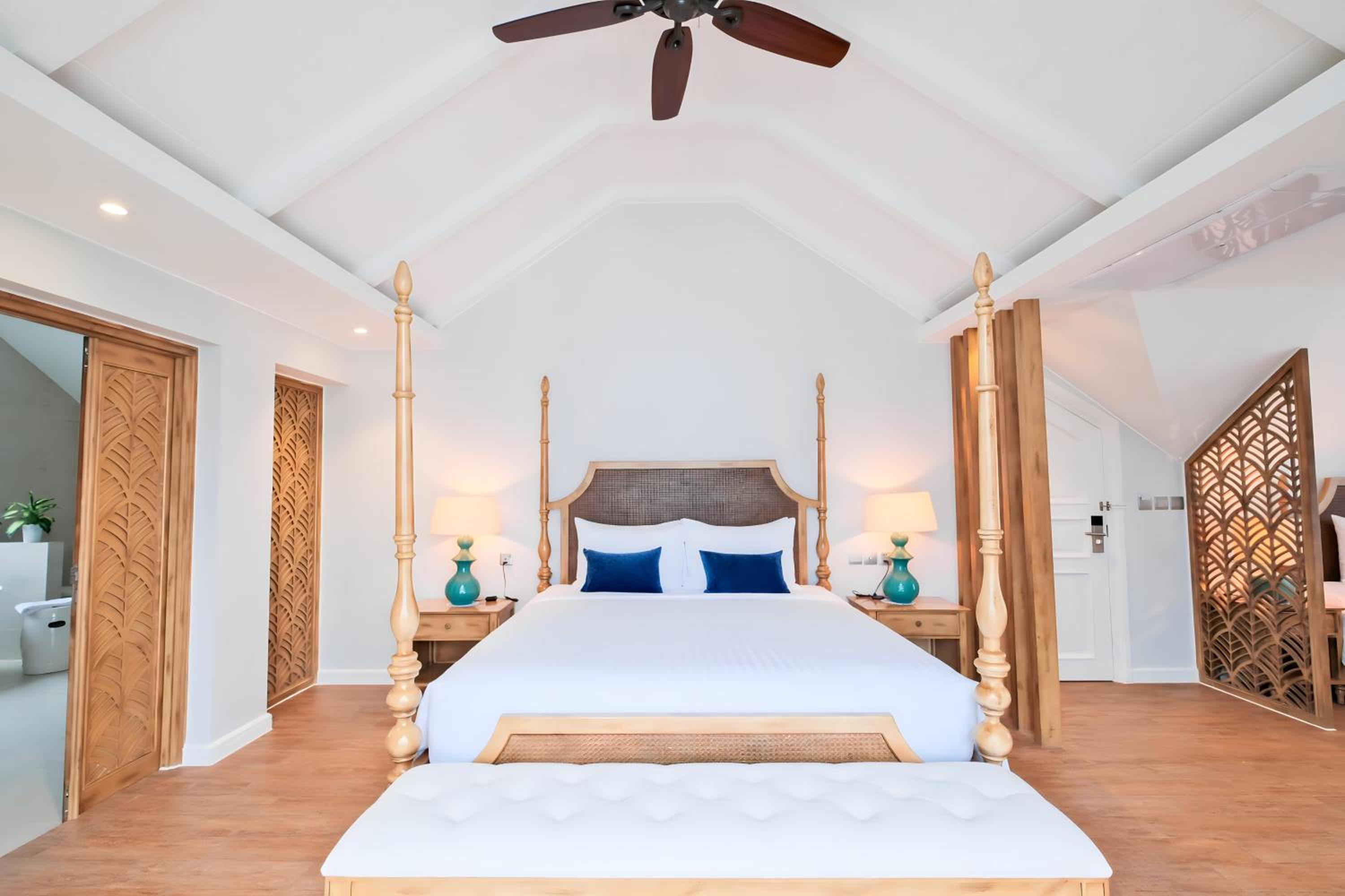 Junior Suite With Garden View thumbnail 6