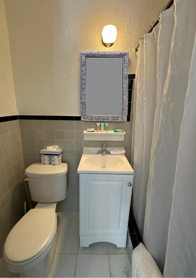 Standard Motel Room - Photo 2