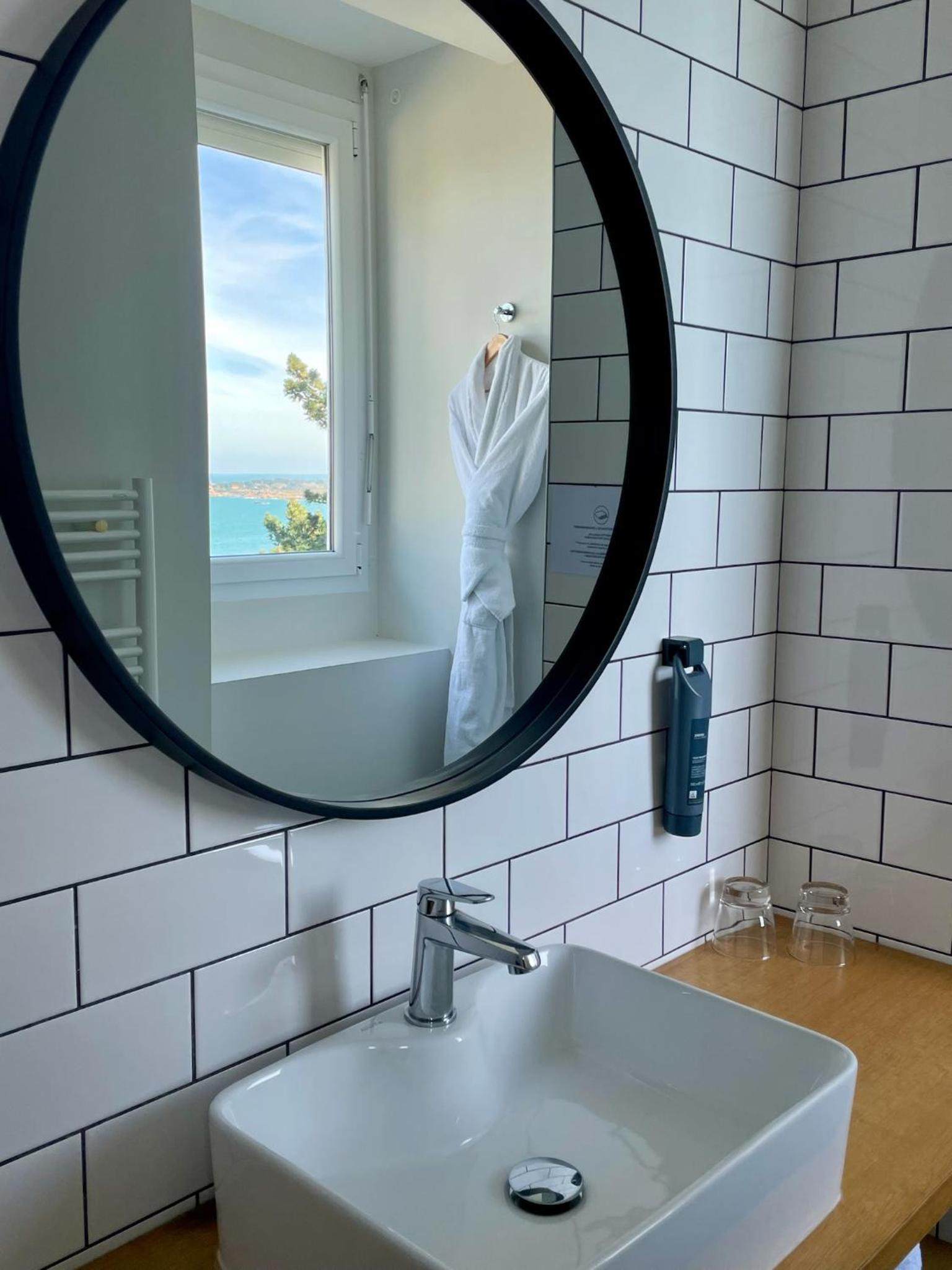 Superior Double Room with Sea View - Photo 6